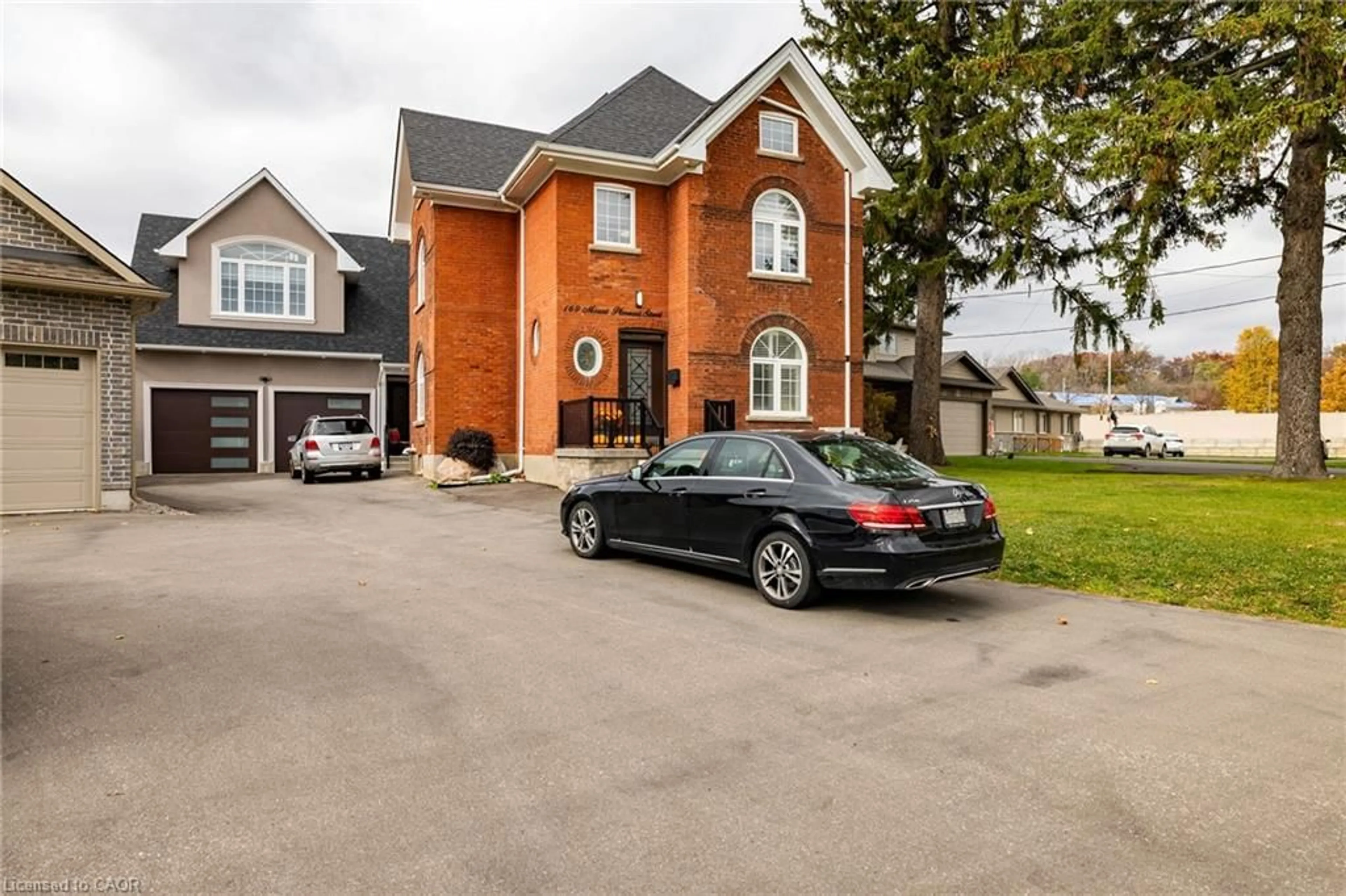 Home with brick exterior material, street for 169 Mount Pleasant St, Brantford Ontario N3T 1T6