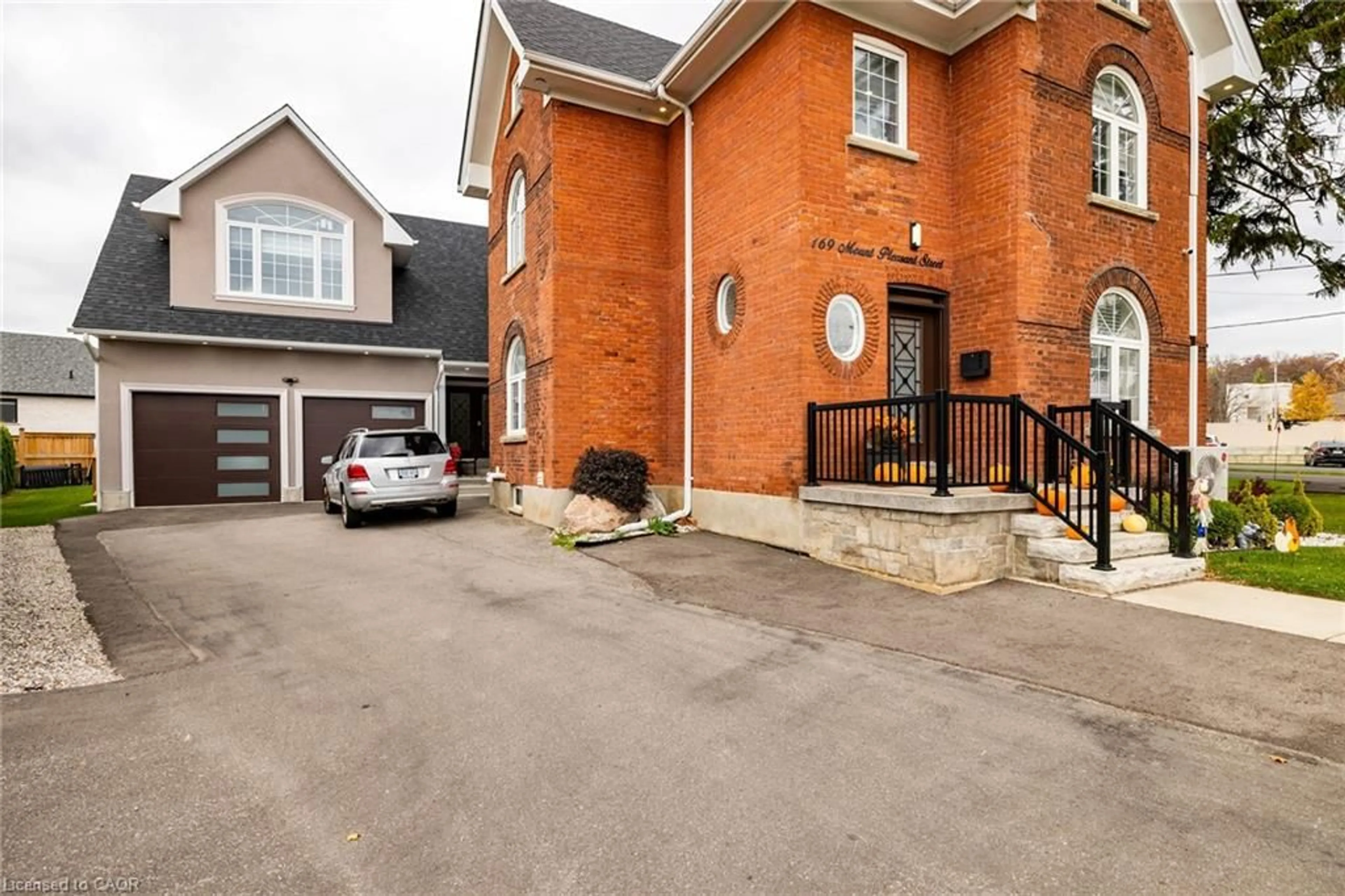 Home with brick exterior material, street for 169 Mount Pleasant St, Brantford Ontario N3T 1T6