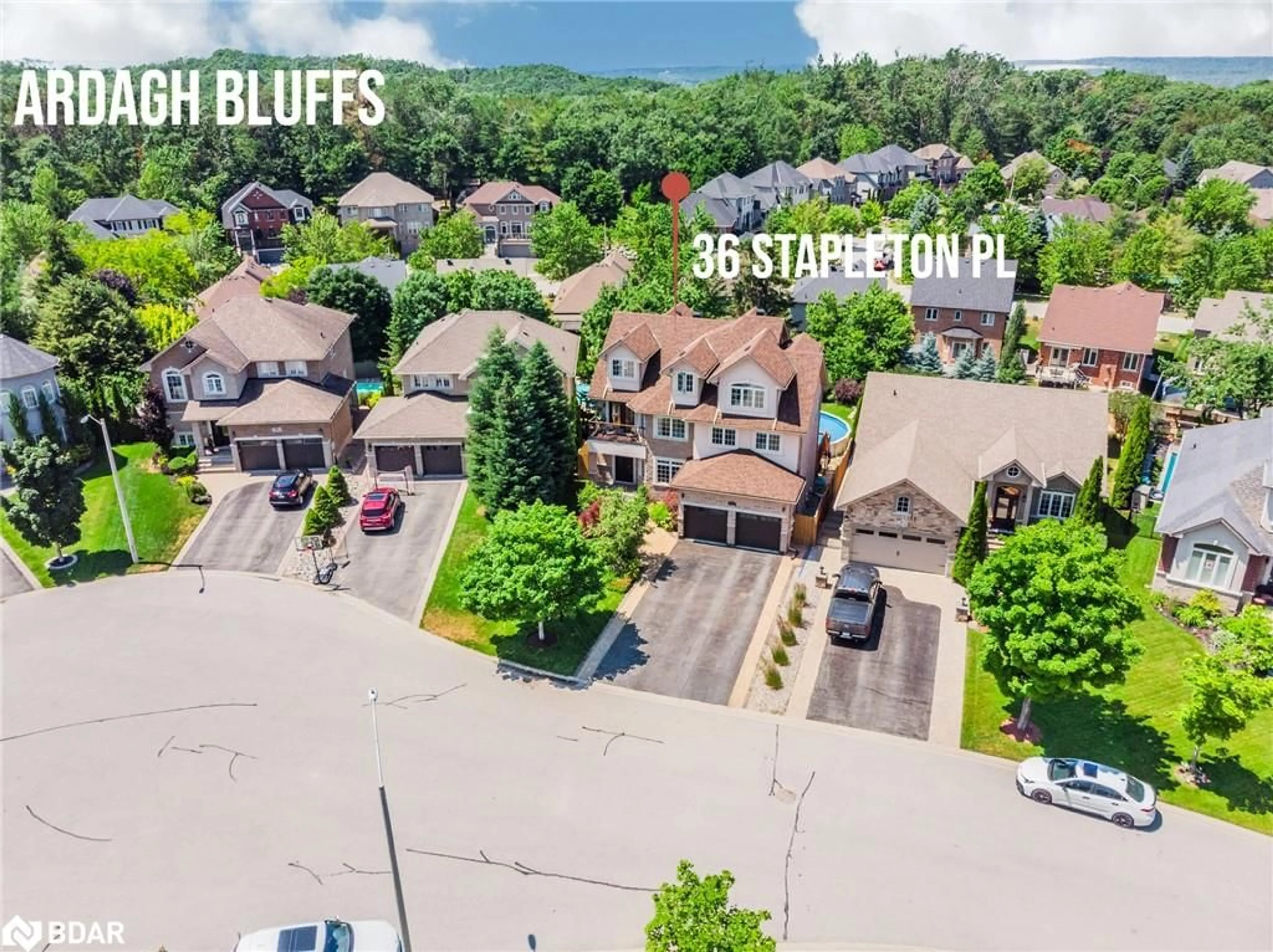 A pic from outside/outdoor area/front of a property/back of a property/a pic from drone, street for 36 Stapleton Pl, Barrie Ontario L4N 5Z4