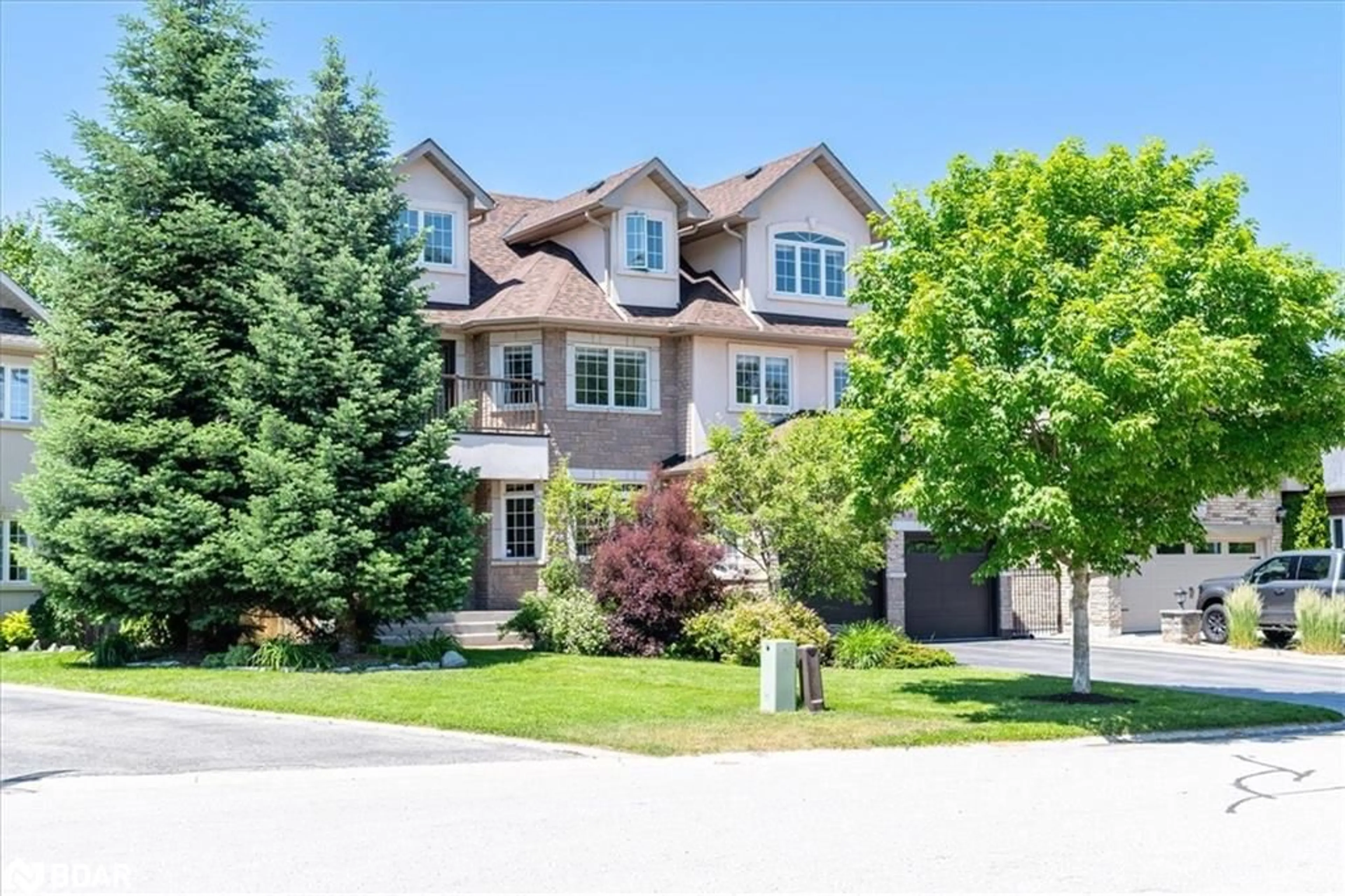 A pic from outside/outdoor area/front of a property/back of a property/a pic from drone, street for 36 Stapleton Pl, Barrie Ontario L4N 5Z4