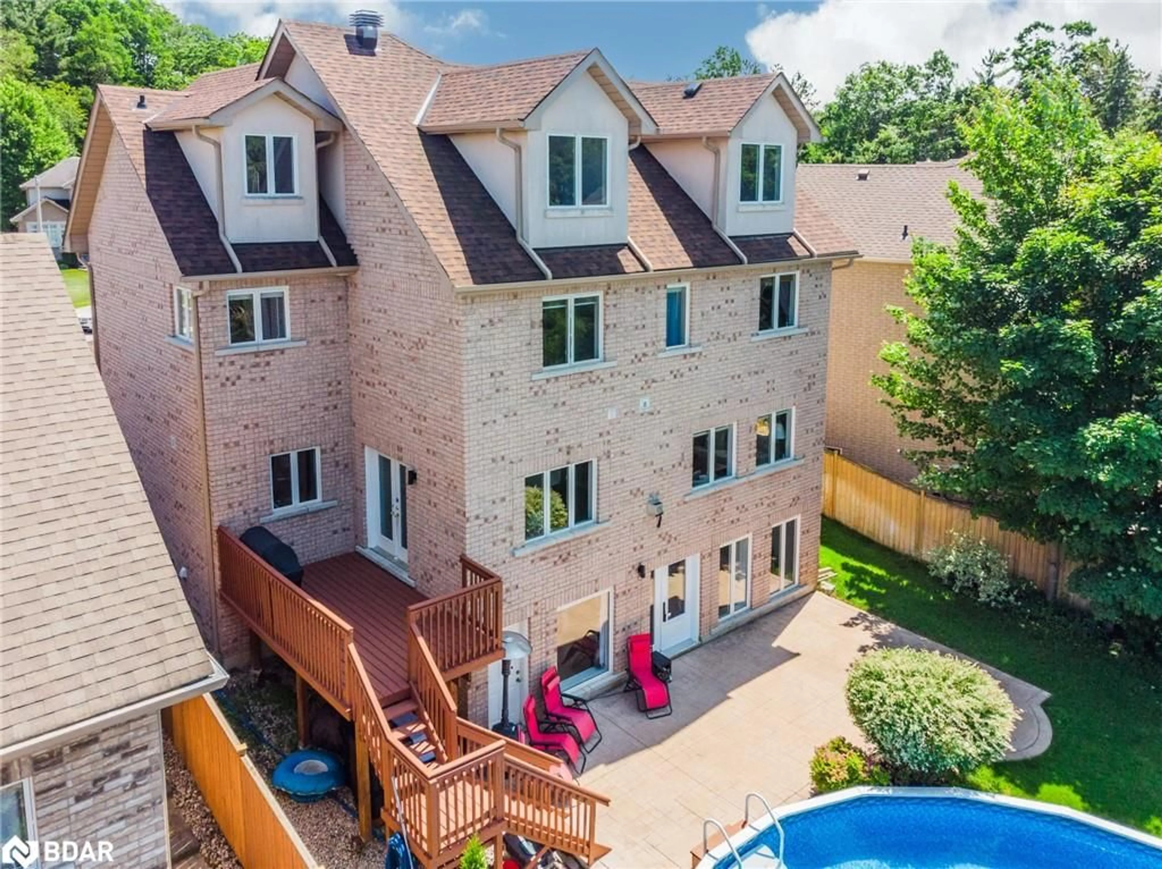 A pic from outside/outdoor area/front of a property/back of a property/a pic from drone, unknown for 36 Stapleton Pl, Barrie Ontario L4N 5Z4