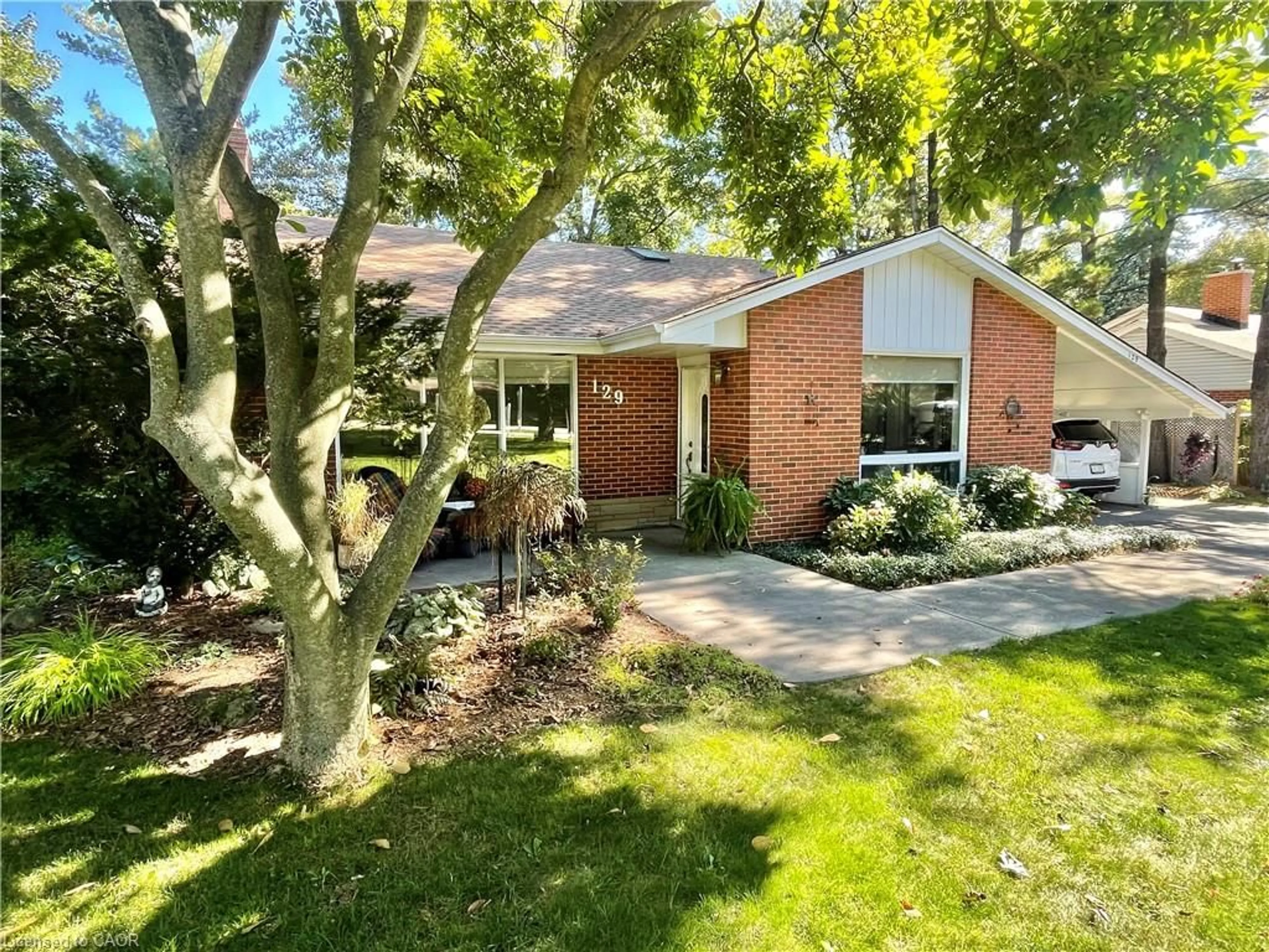 Home with brick exterior material, street for 129 Oneida Blvd, Hamilton Ontario L9G 3C7
