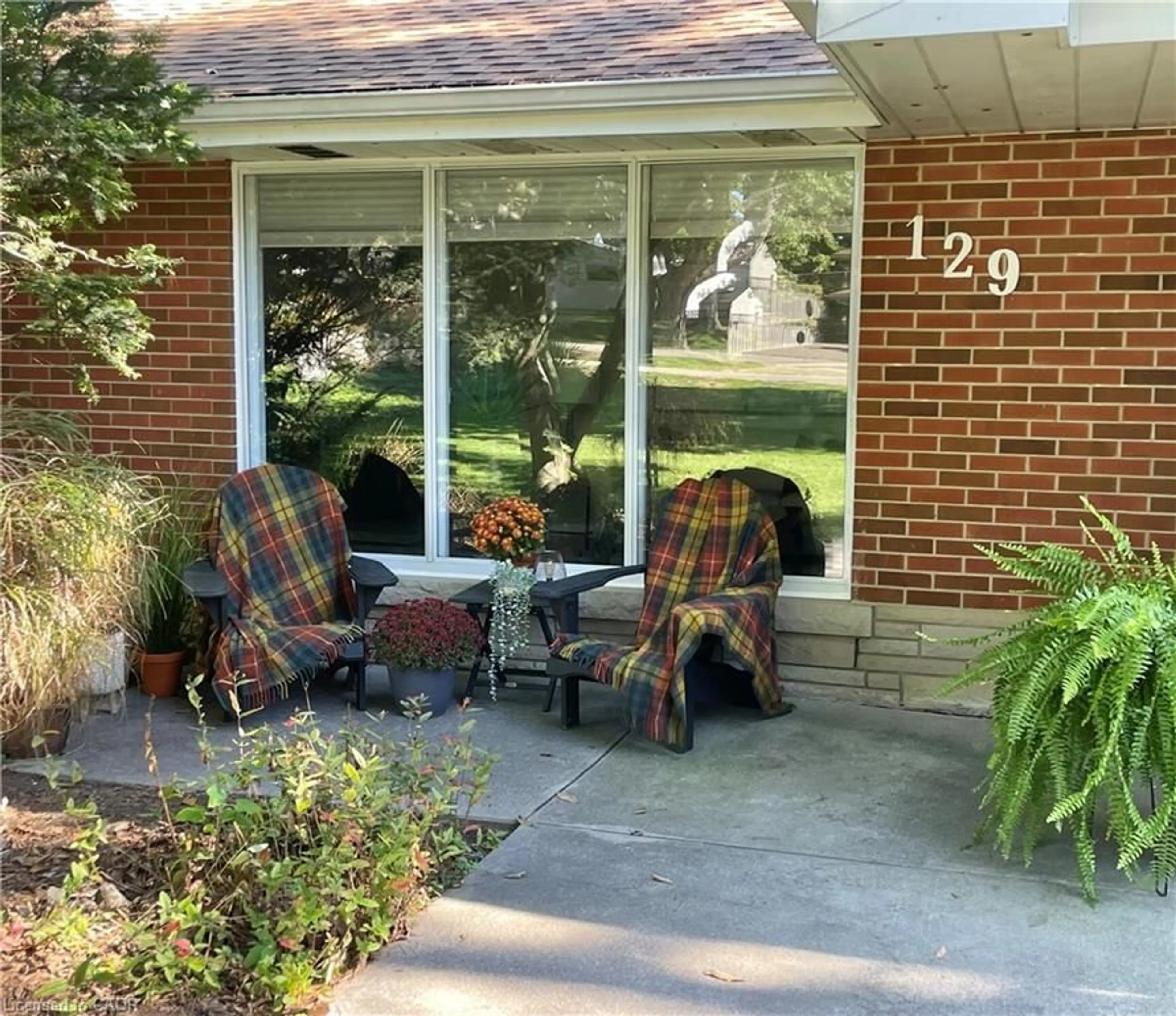 Patio, street for 129 Oneida Blvd, Hamilton Ontario L9G 3C7