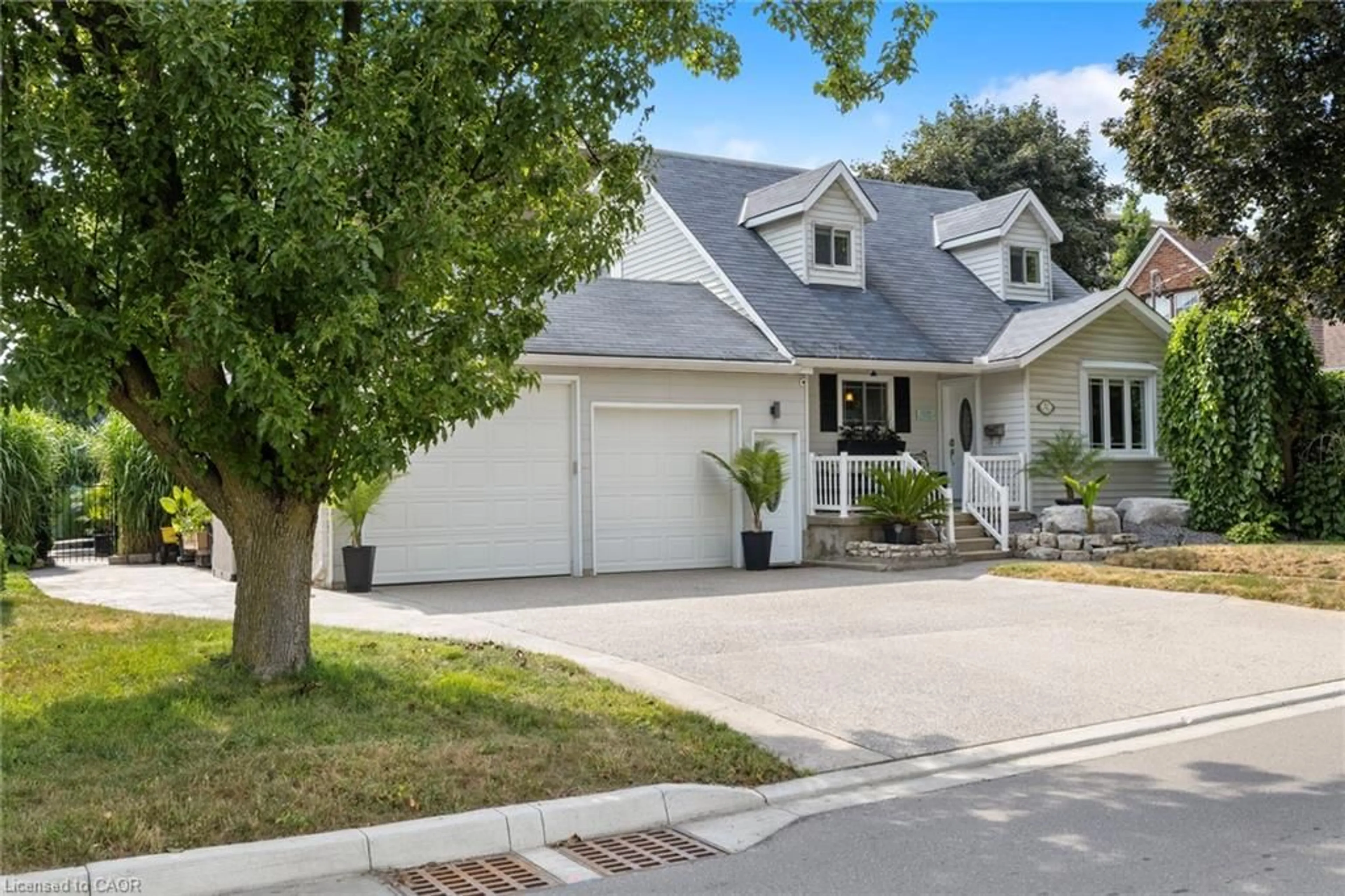 Unknown for 32 Centre St, Cambridge Ontario N1R 4E5