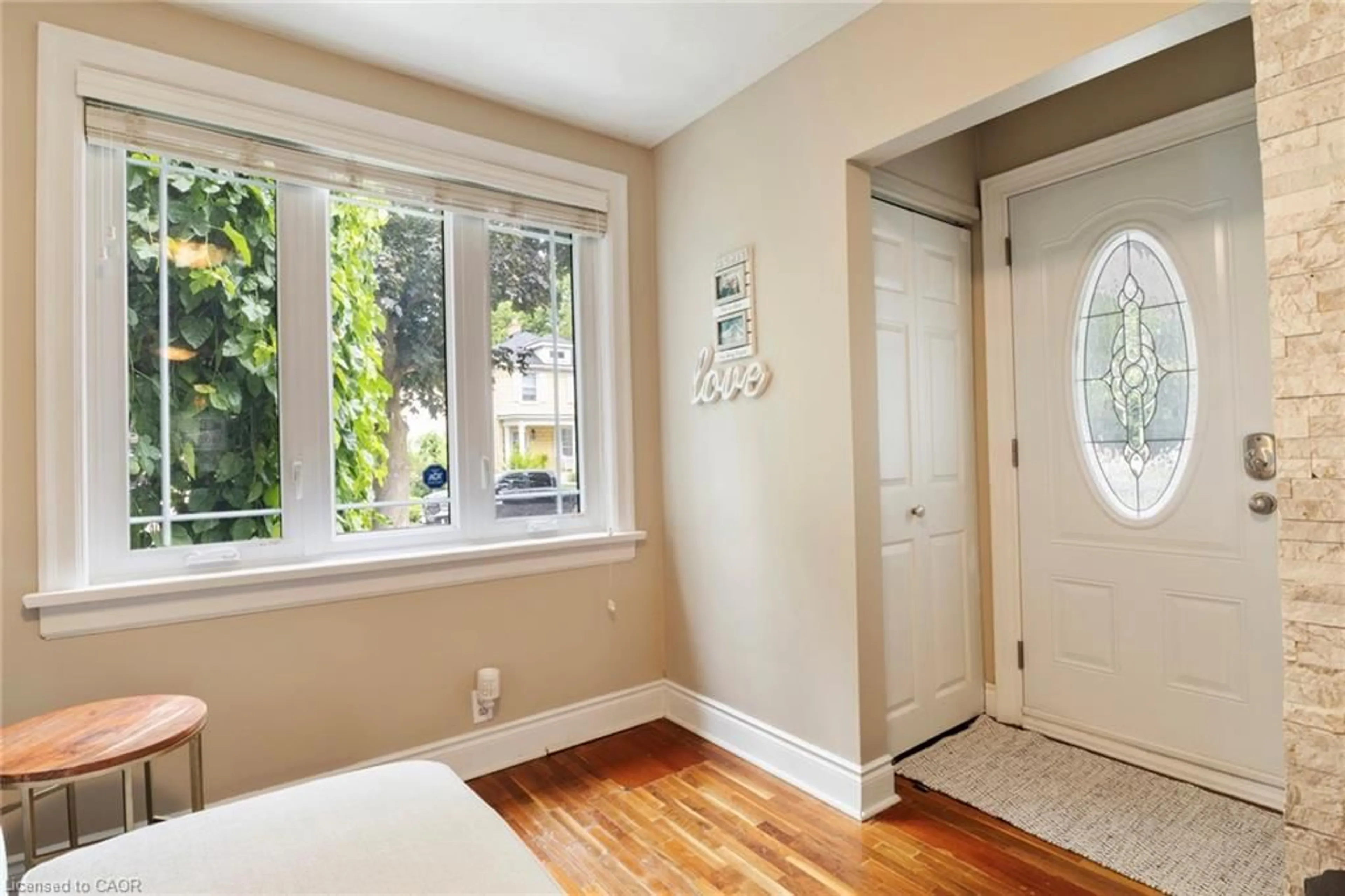 A pic of a room for 32 Centre St, Cambridge Ontario N1R 4E5