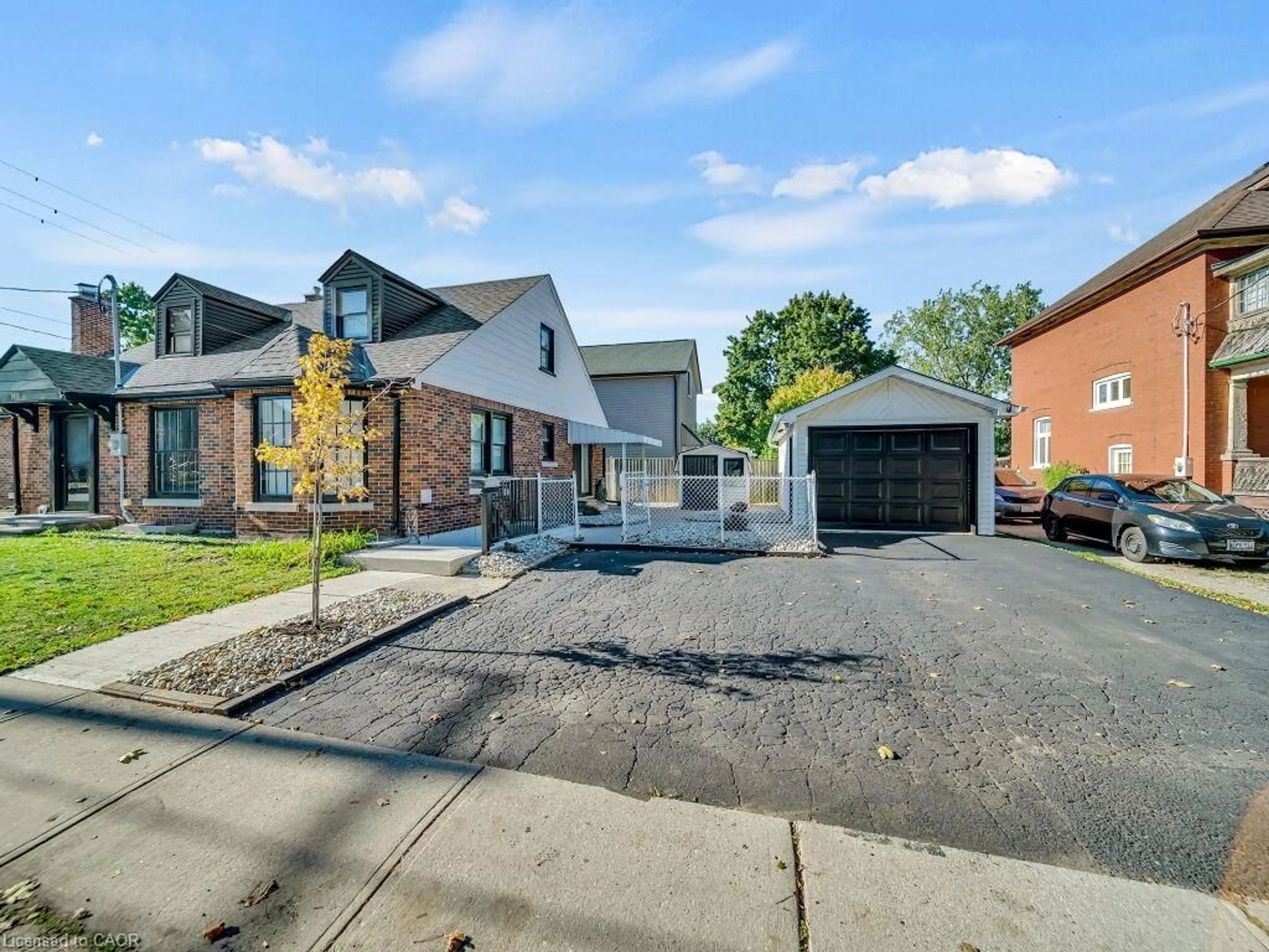Home with brick exterior material, street for 860 Vine St, Cambridge Ontario N3H 2Z5
