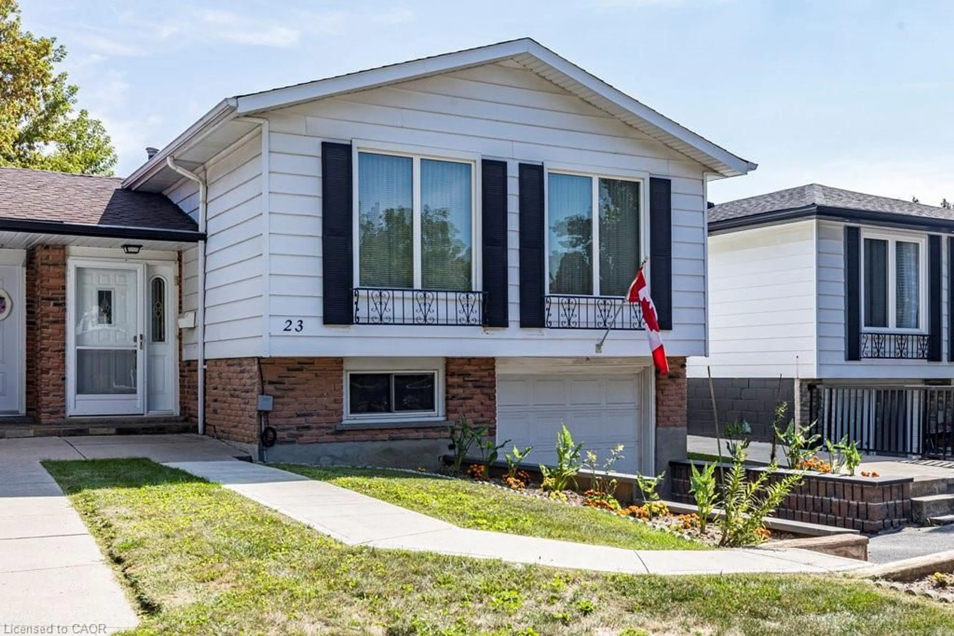 Home with vinyl exterior material, street for 23 Fonthill Rd, Hamilton Ontario L9C 6A1