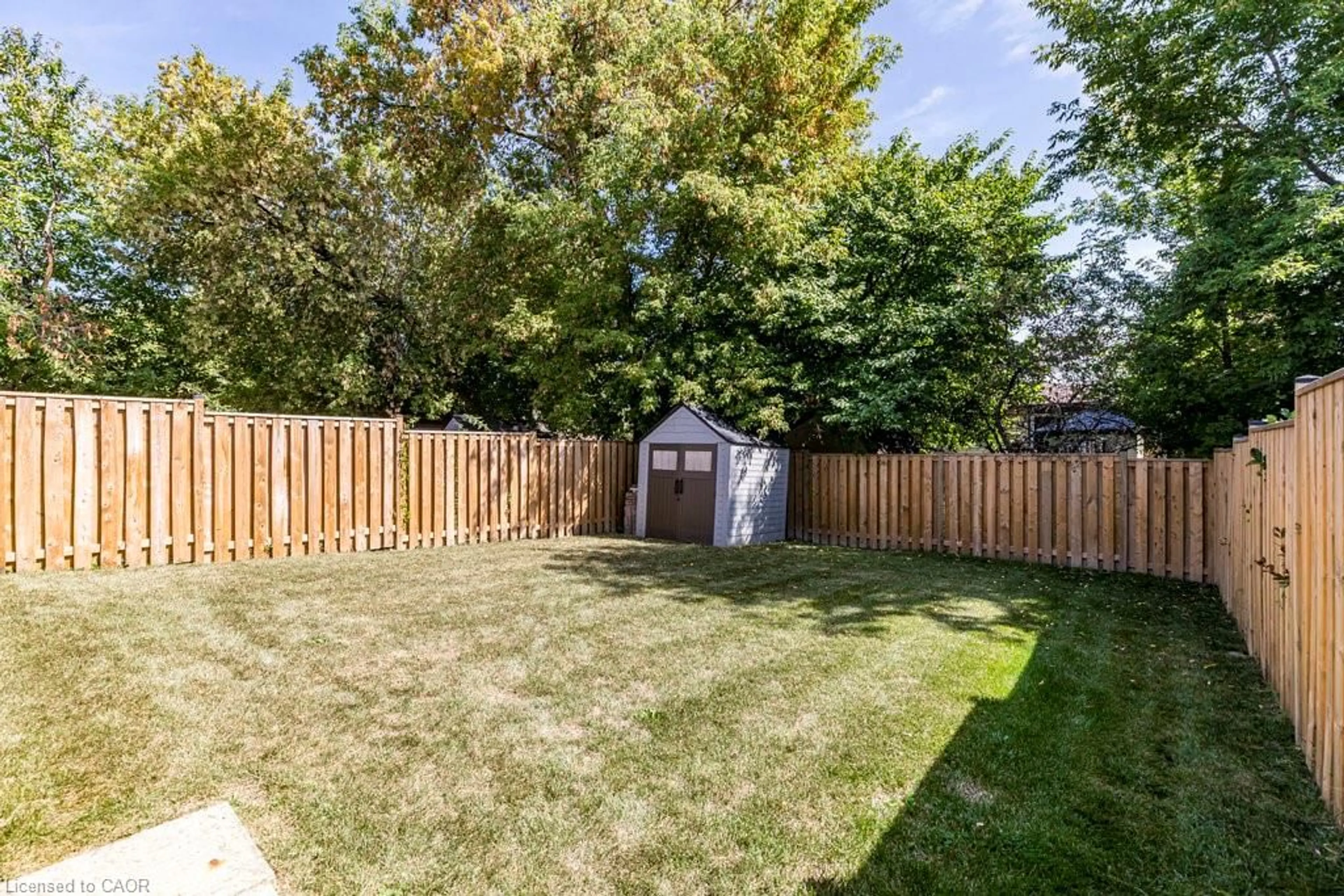 Patio, unknown for 23 Fonthill Rd, Hamilton Ontario L9C 6A1