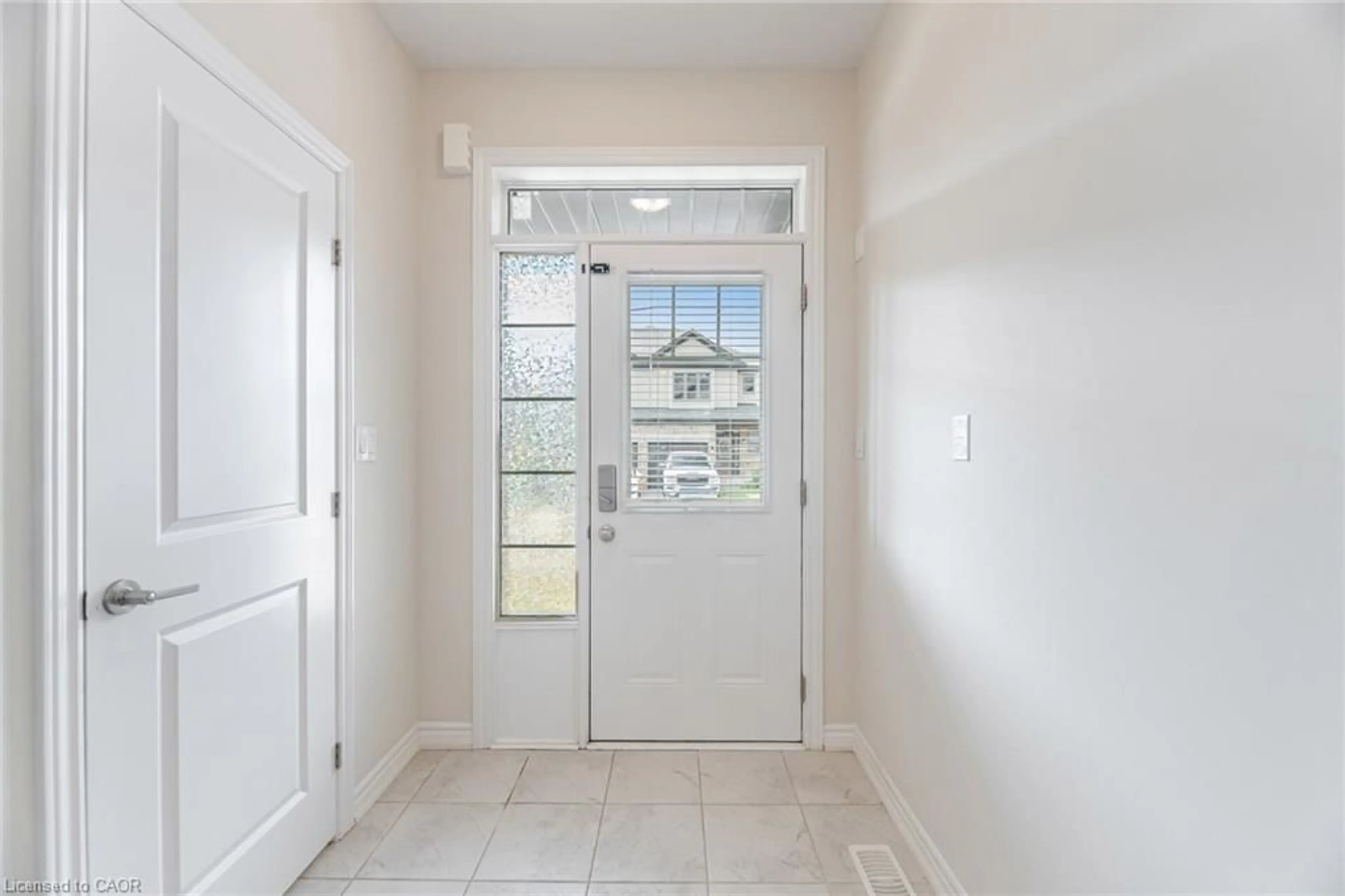 Indoor entryway for 1 Tom Brown Dr #23, Paris Ontario N3L 0H8
