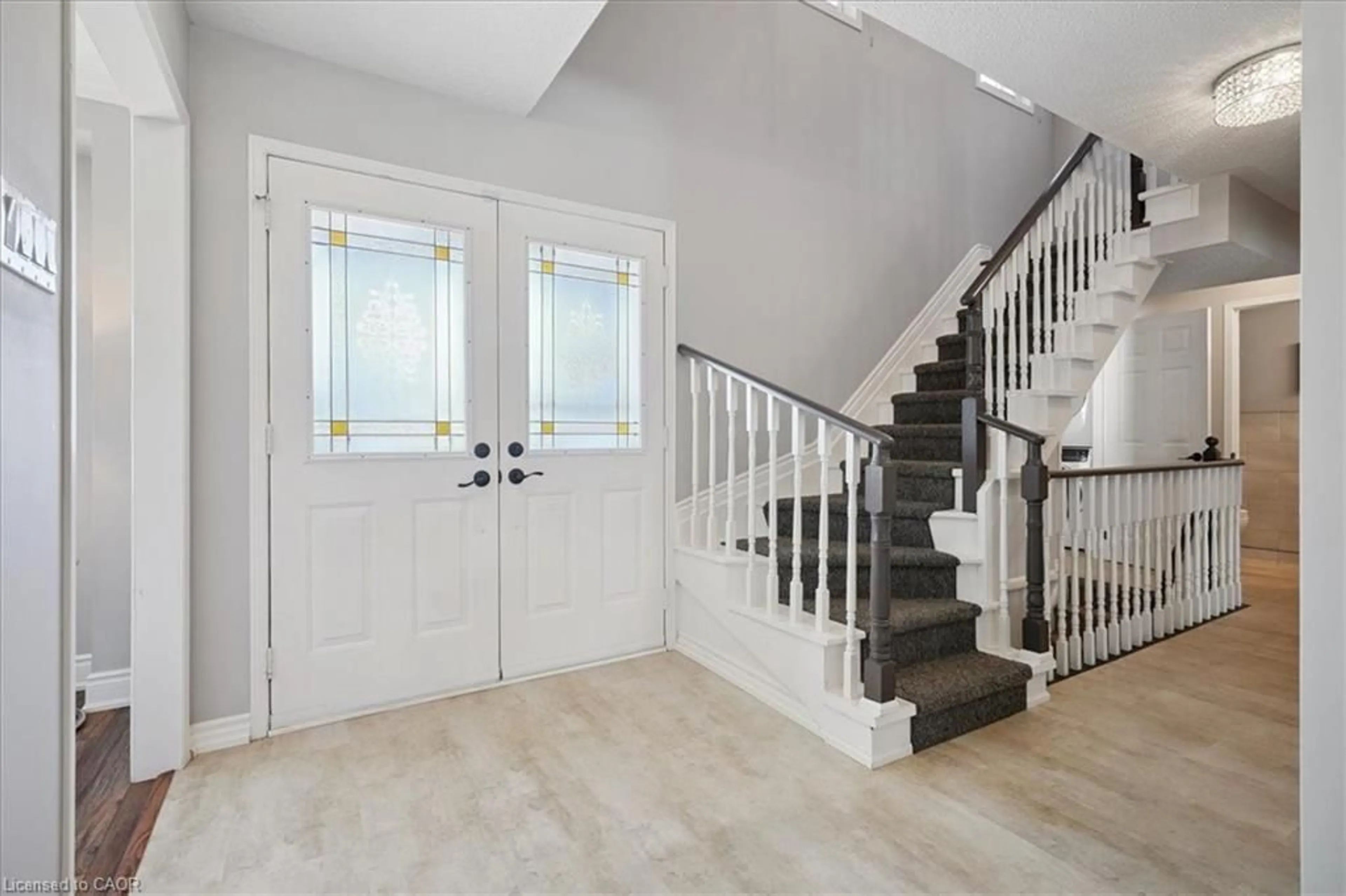 Indoor entryway for 4965 Alexandra Ave, Beamsville Ontario L3J 0C9
