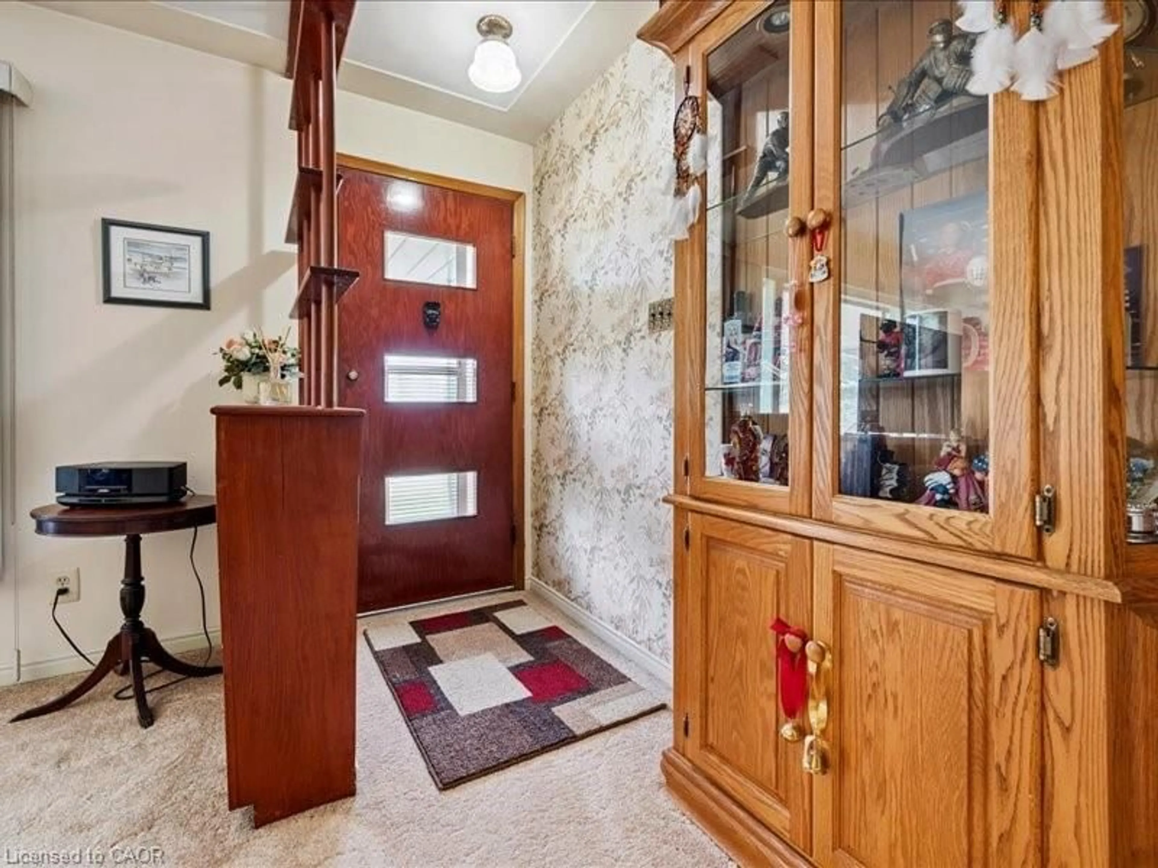 Indoor foyer for 41 Boniface Ave, Kitchener Ontario N2C 1M1