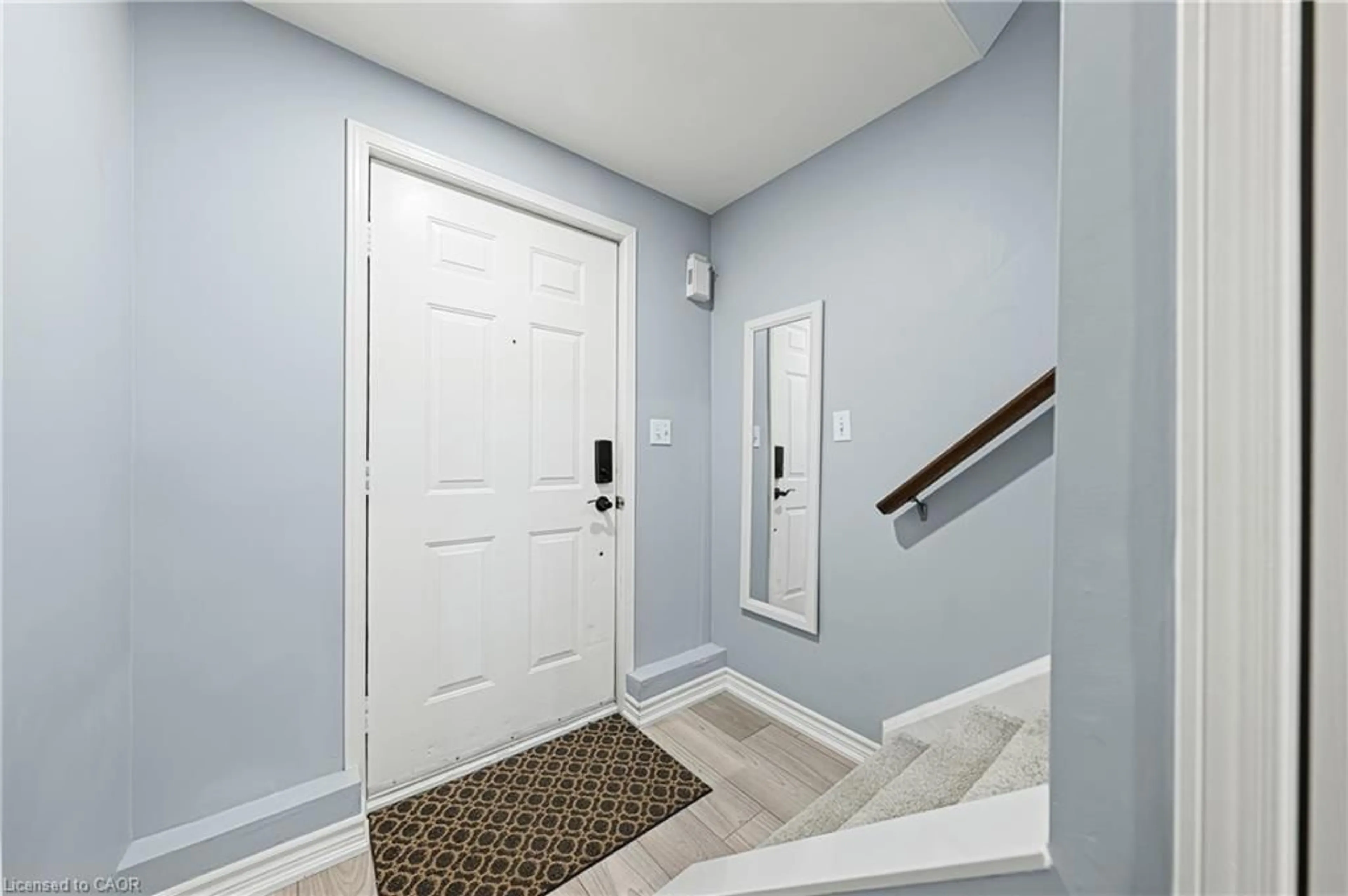 Indoor entryway for 320 Alma St #10, Rockwood Ontario N0B 2K0