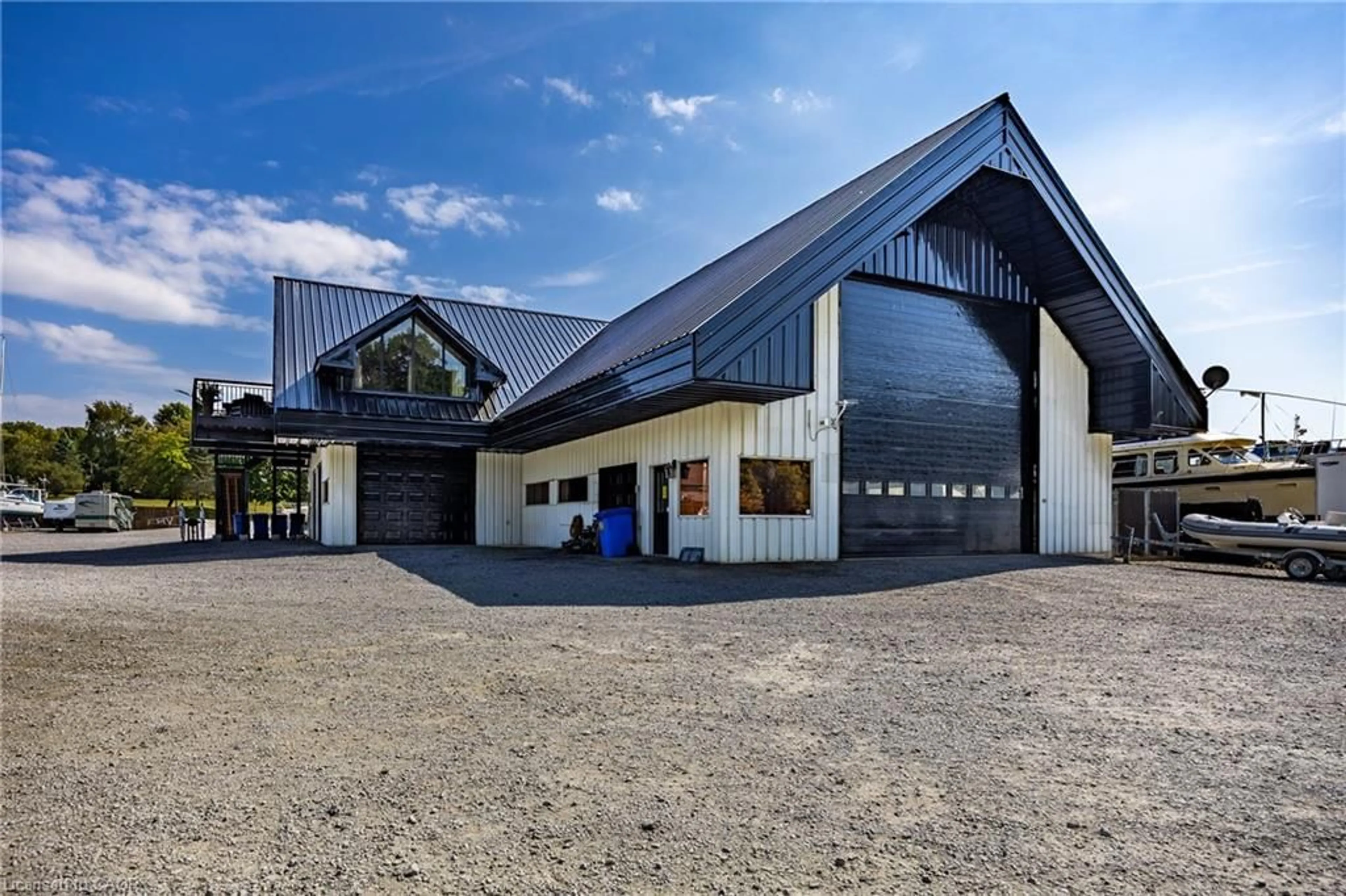 Indoor garage for 15 Jaylin Cres, Port Dover Ontario N0A 1N7