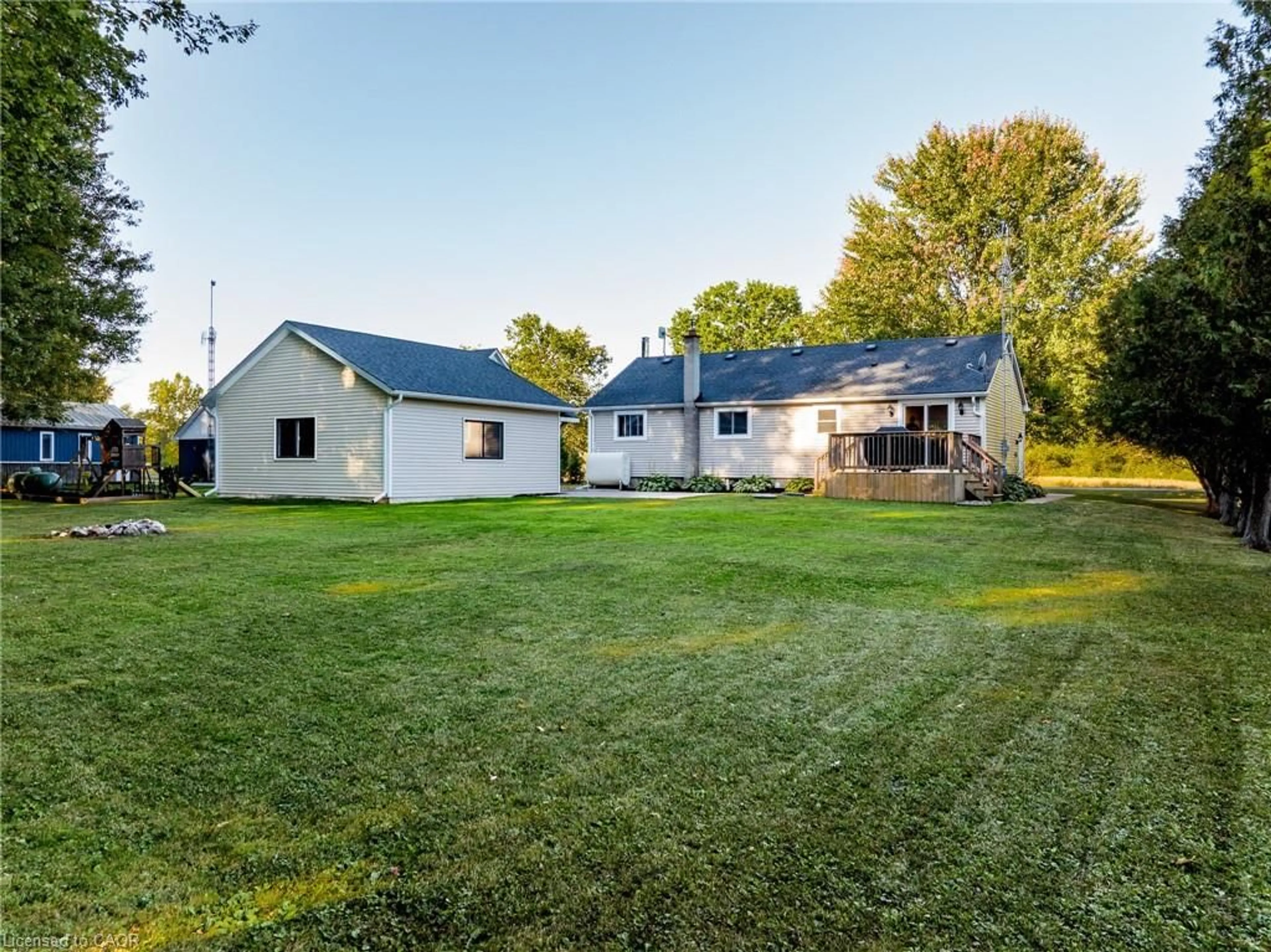 A pic from outside/outdoor area/front of a property/back of a property/a pic from drone, unknown for 52877 Putman Rd, Wainfleet Ontario L0S 1V0