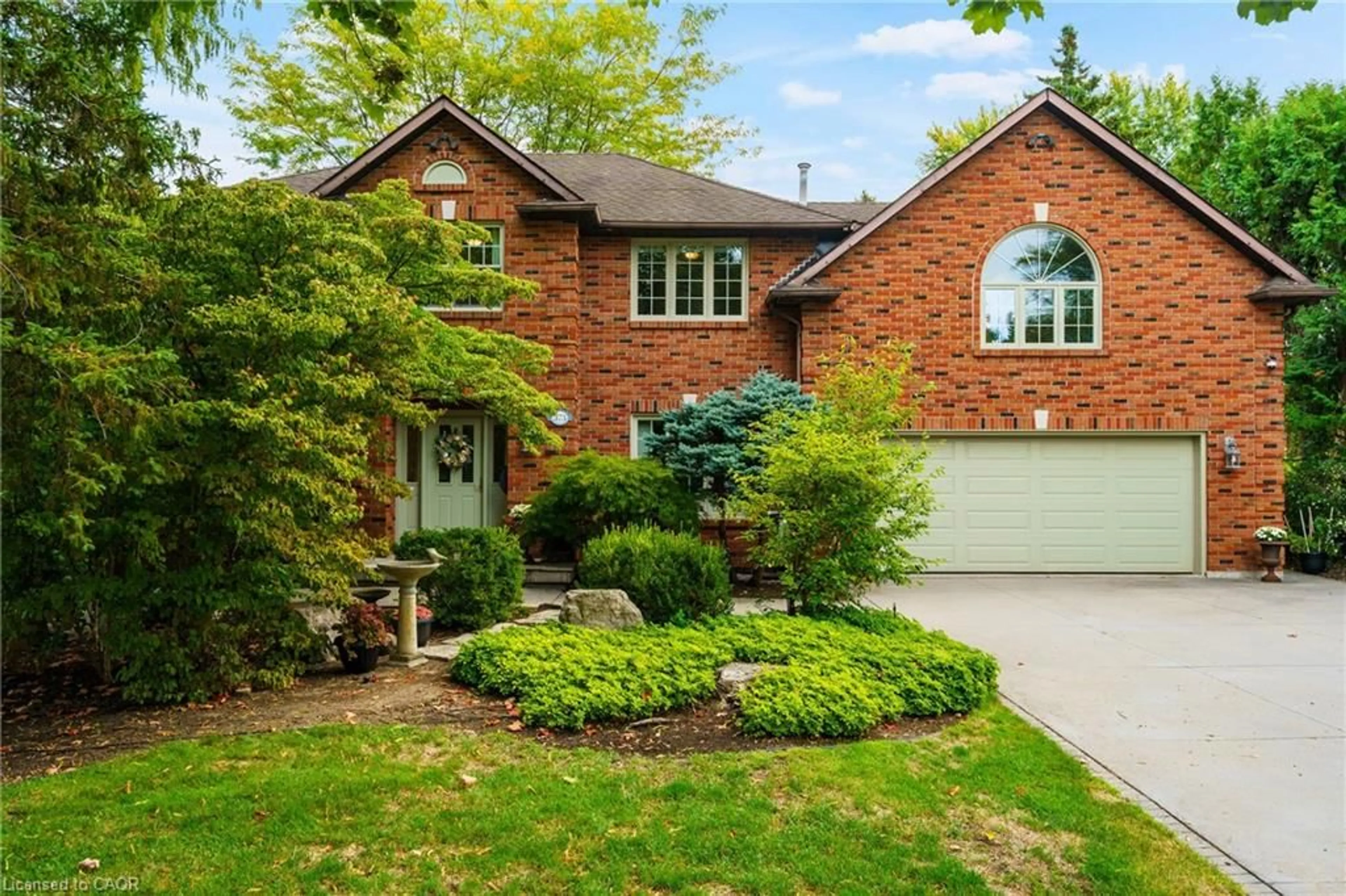 Home with brick exterior material, street for 373 Brookview Crt, Ancaster Ontario L9G 4E6