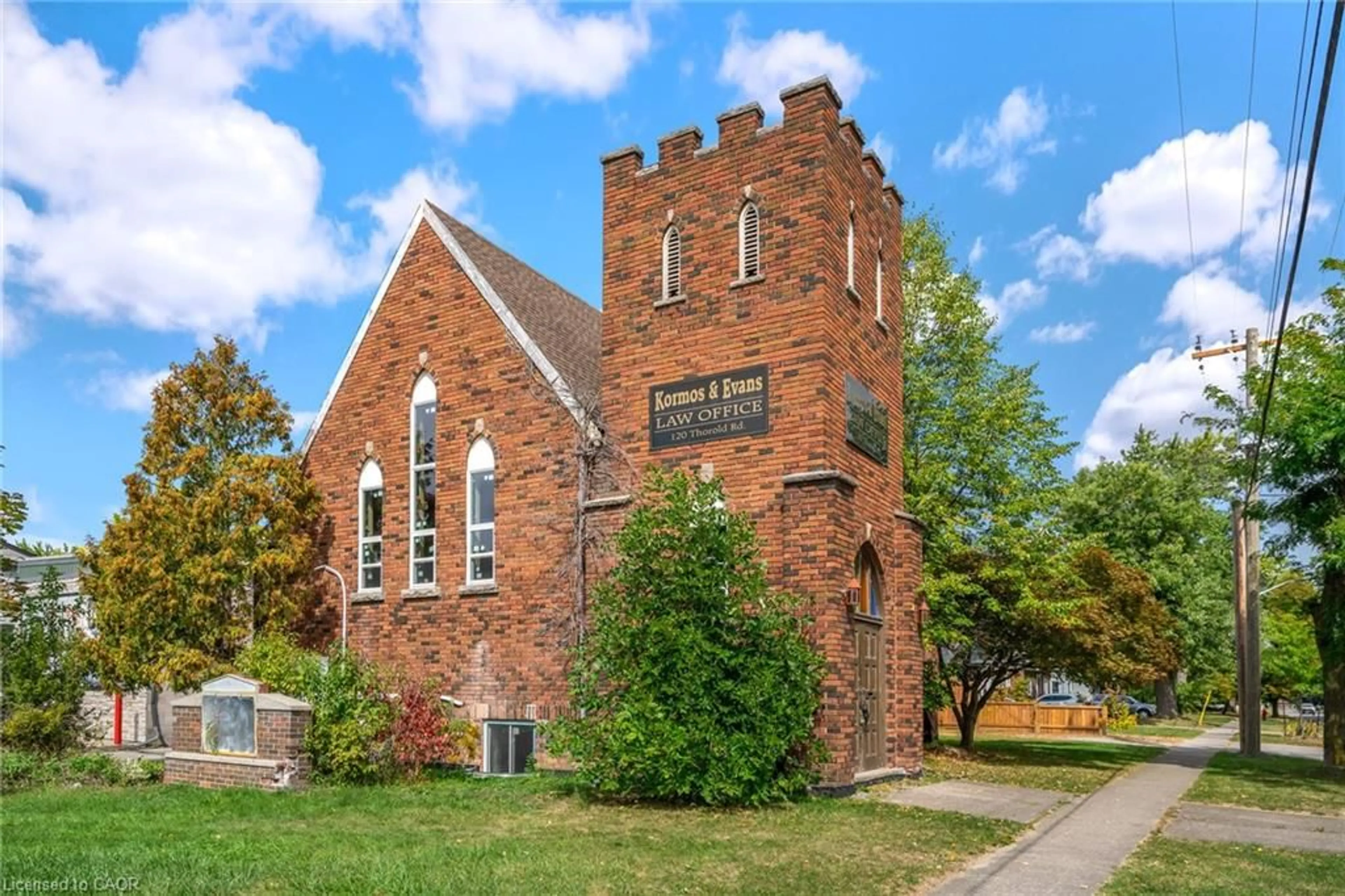Home with brick exterior material, building for 120 Thorold Rd, Welland Ontario L3C 3V3