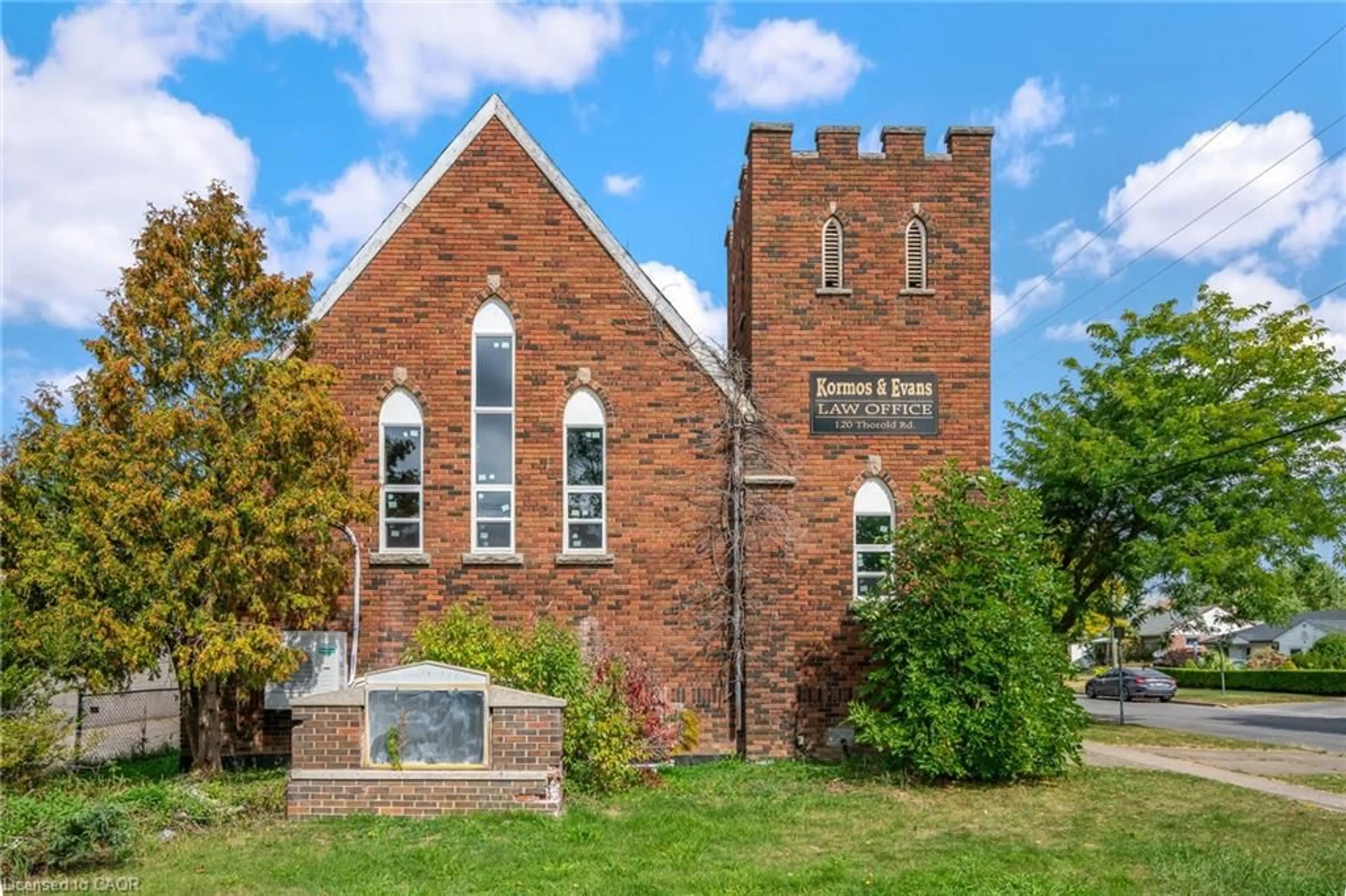 Home with brick exterior material, building for 120 Thorold Rd, Welland Ontario L3C 3V3