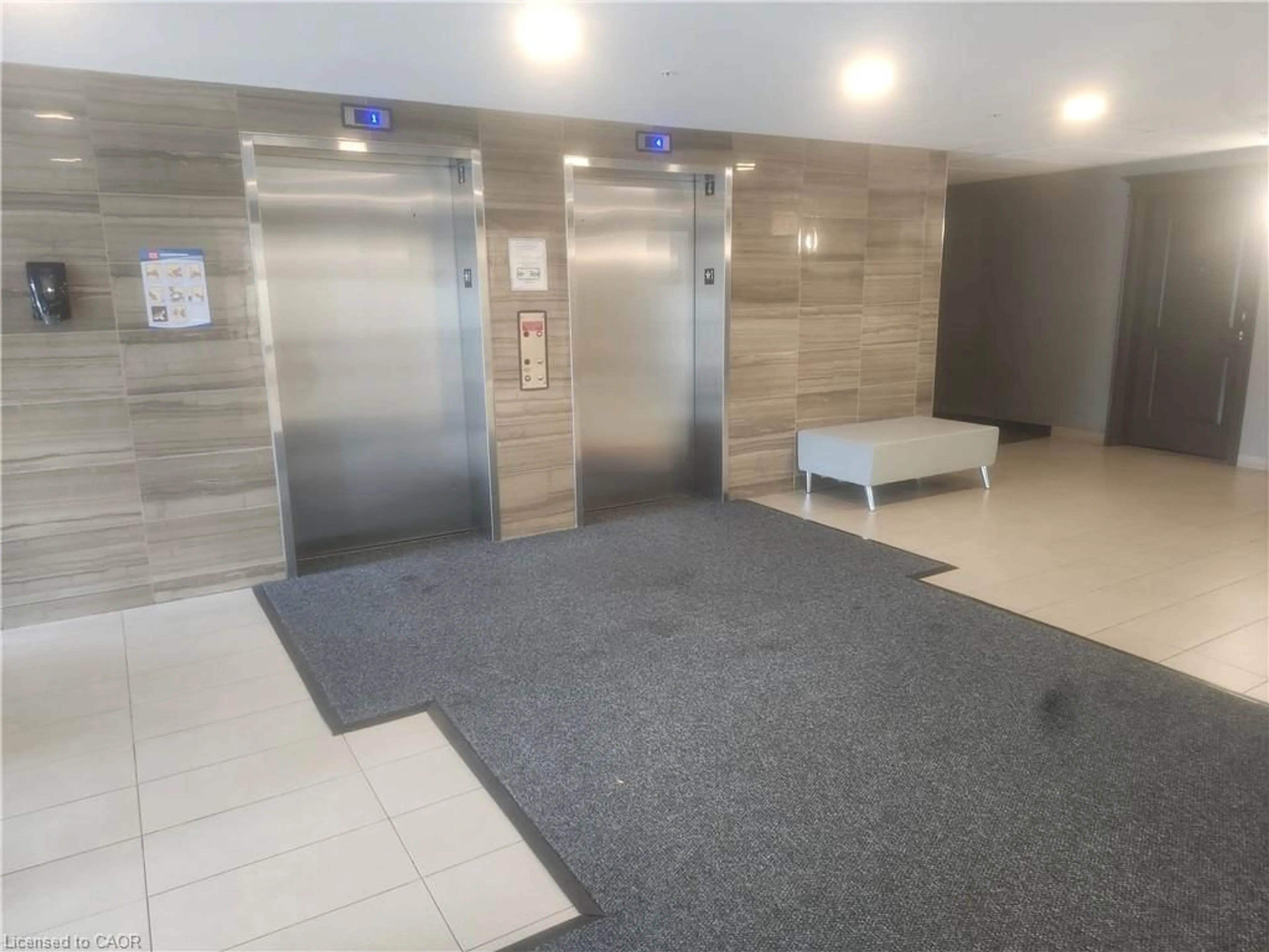 Indoor foyer for 5010 Corporate Dr #317, Burlington Ontario L7H 0H6