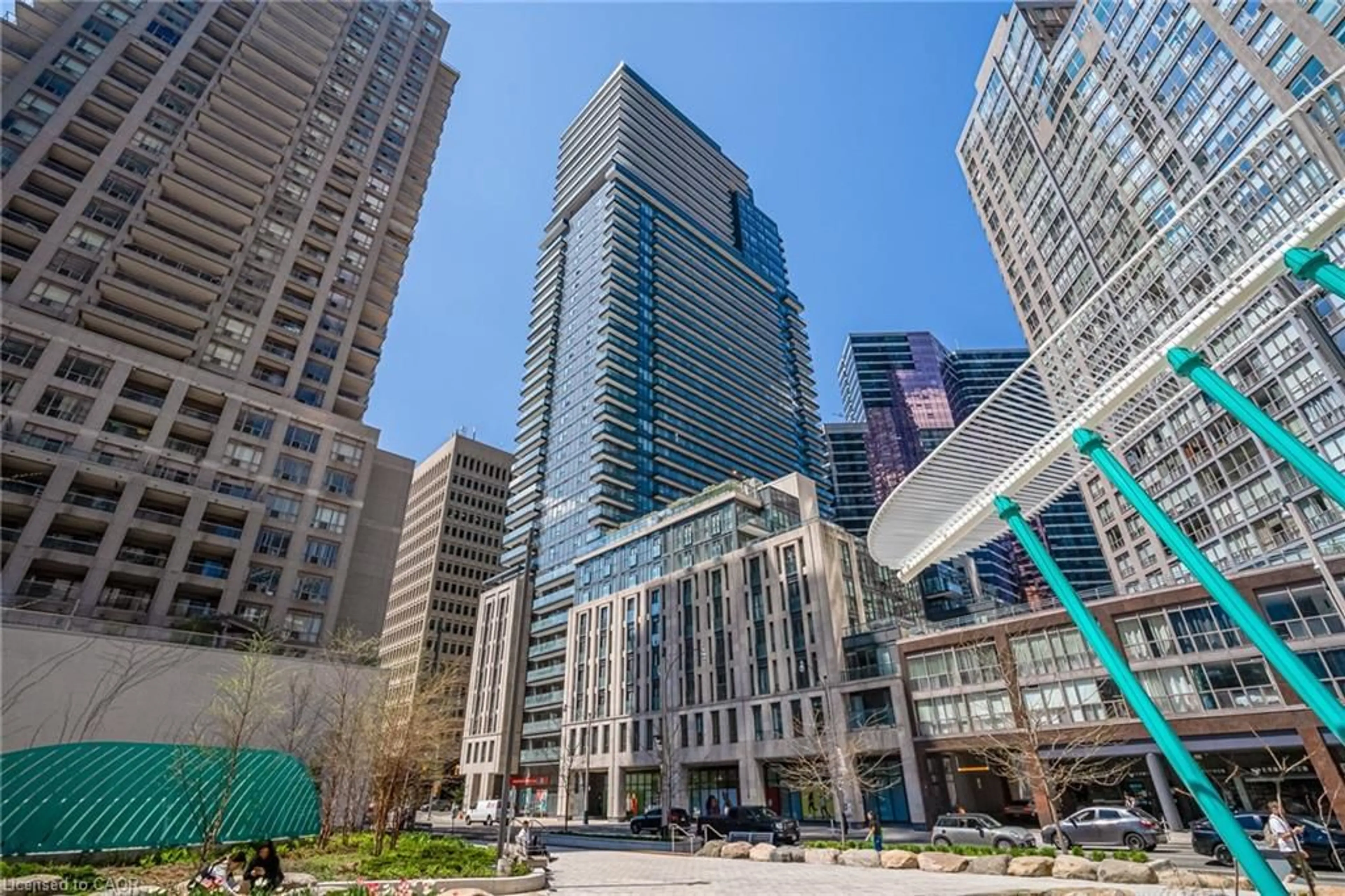 Patio, city buildings view from balcony for 955 Bay St #1809, Toronto Ontario M5S 0C6