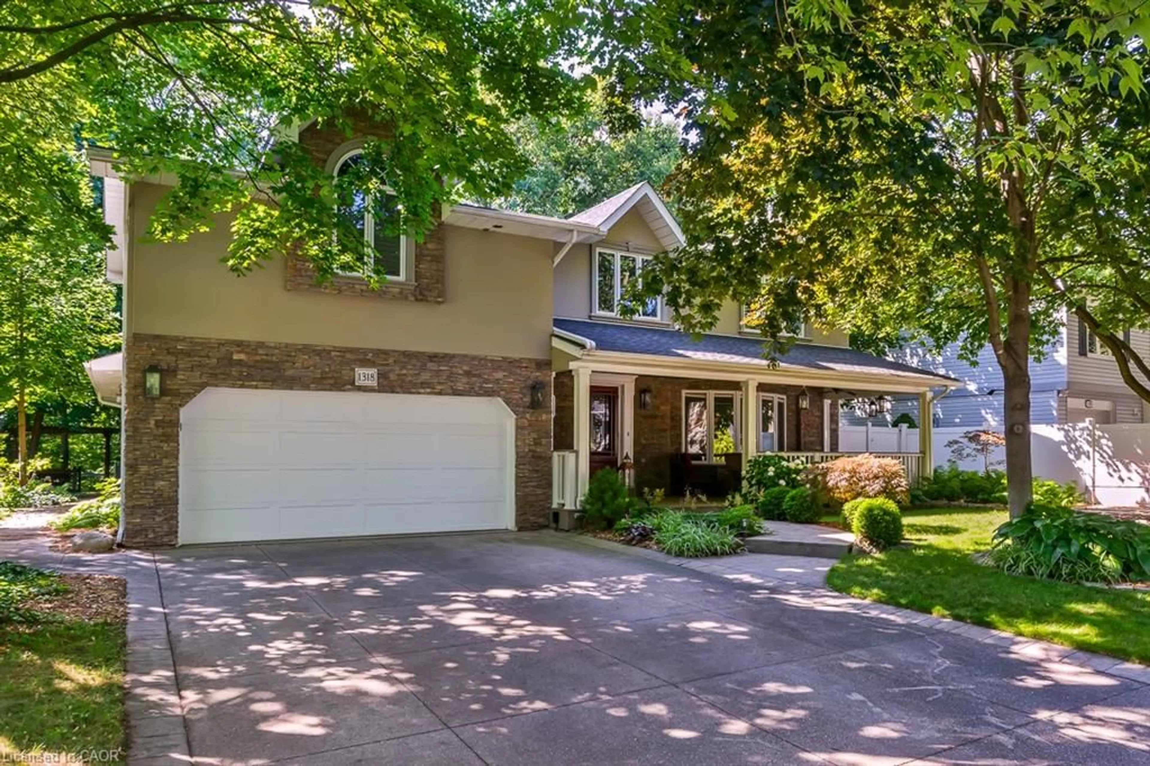 Home with brick exterior material, street for 1318 Hillview Cres, Oakville Ontario L6H 2C7