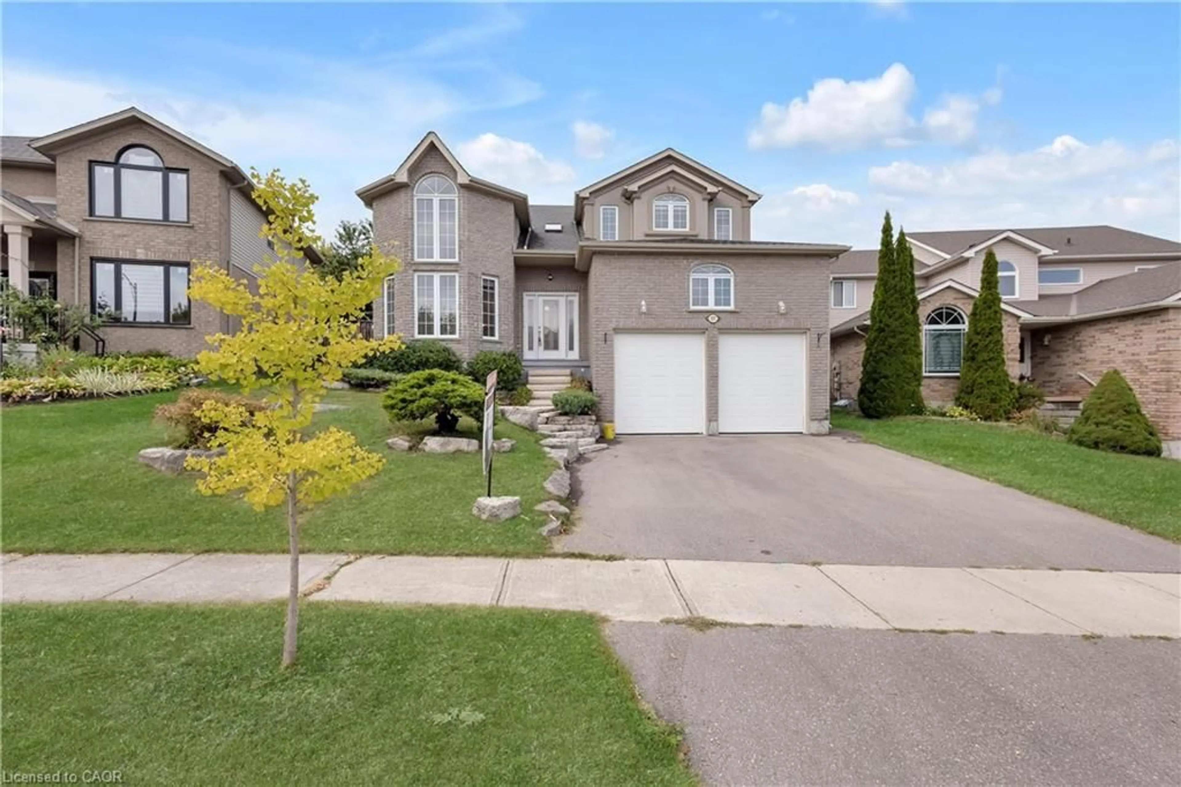 Home with vinyl exterior material, street for 517 Yorkshire Dr, Waterloo Ontario N2T 2V1