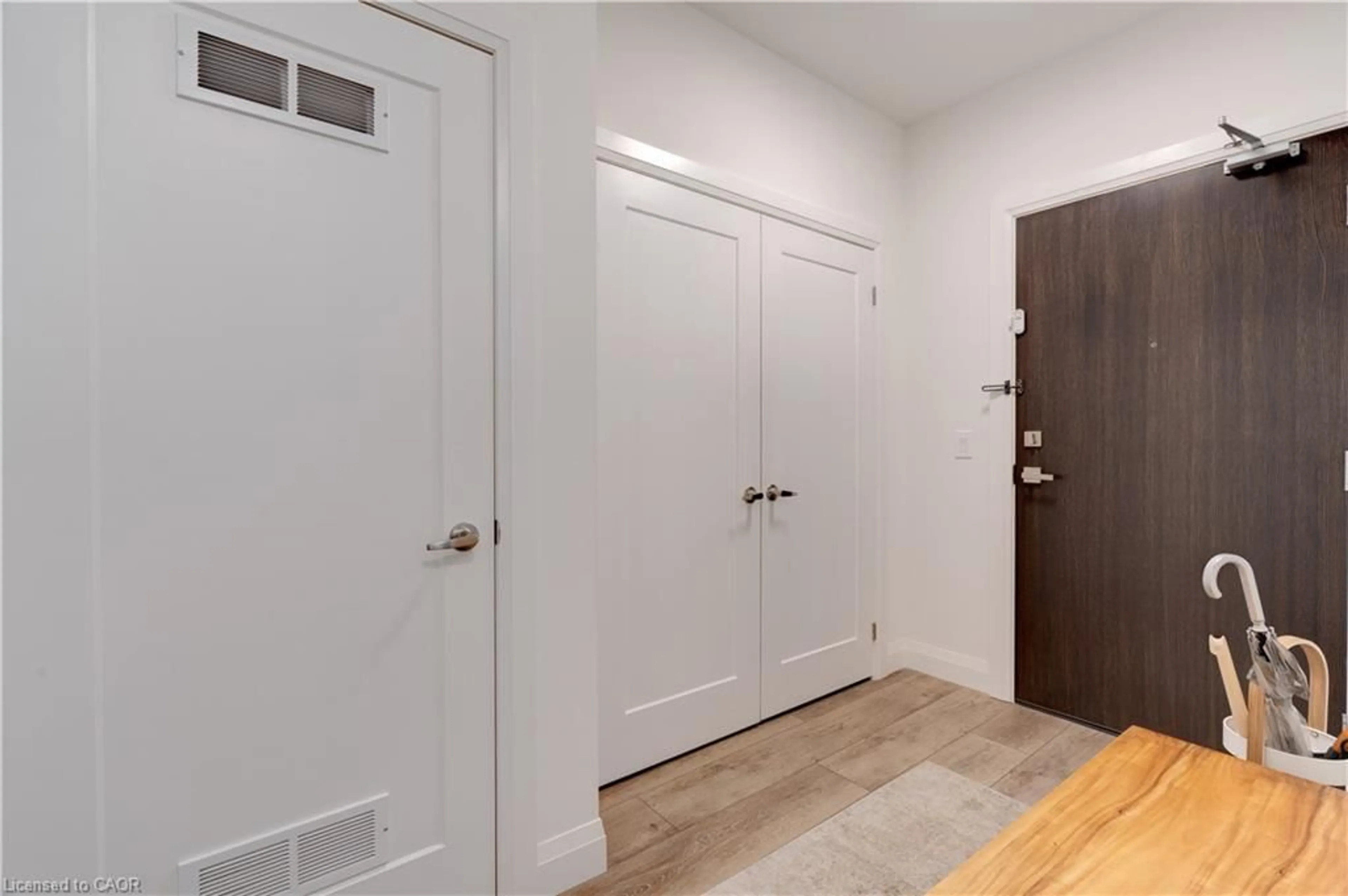 Indoor entryway for 500 Brock Ave #1007, Burlington Ontario L7S 0A5