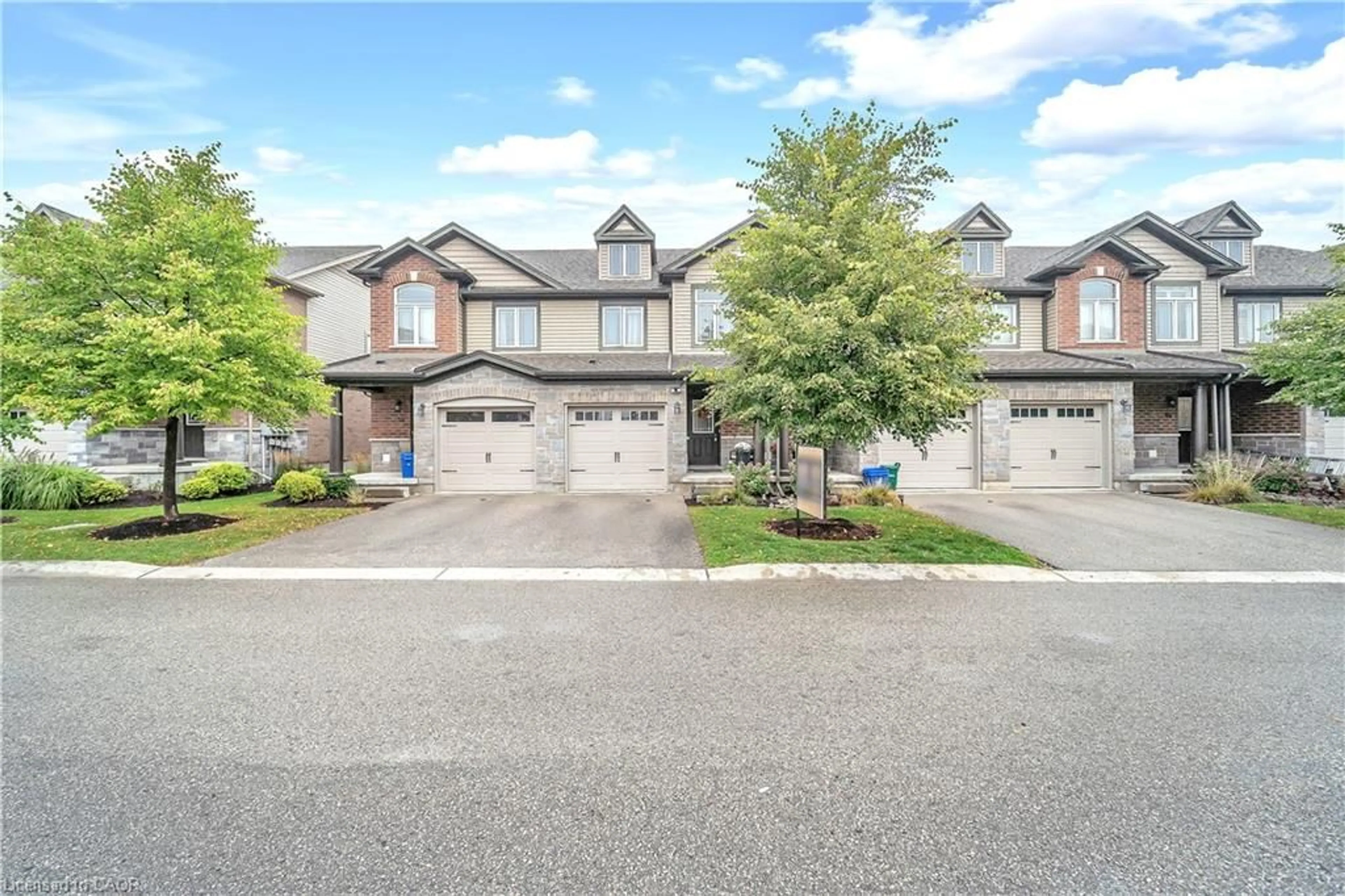 A pic from outside/outdoor area/front of a property/back of a property/a pic from drone, street for 77 Westminster Cres #77W, Fergus Ontario N1M 0C4