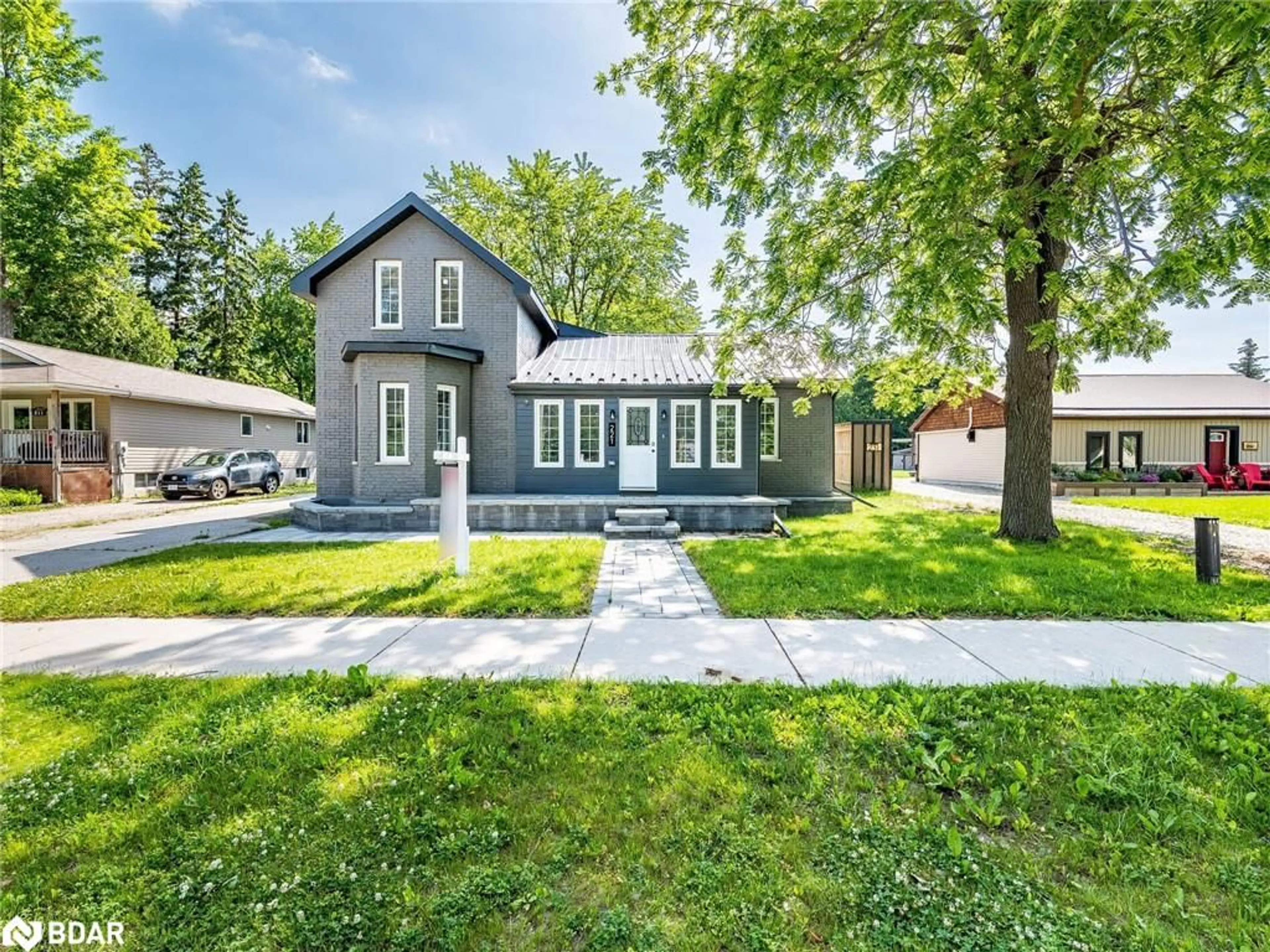 Home with vinyl exterior material, street for 221 Isabella St, Arthur Ontario N0G 1A0