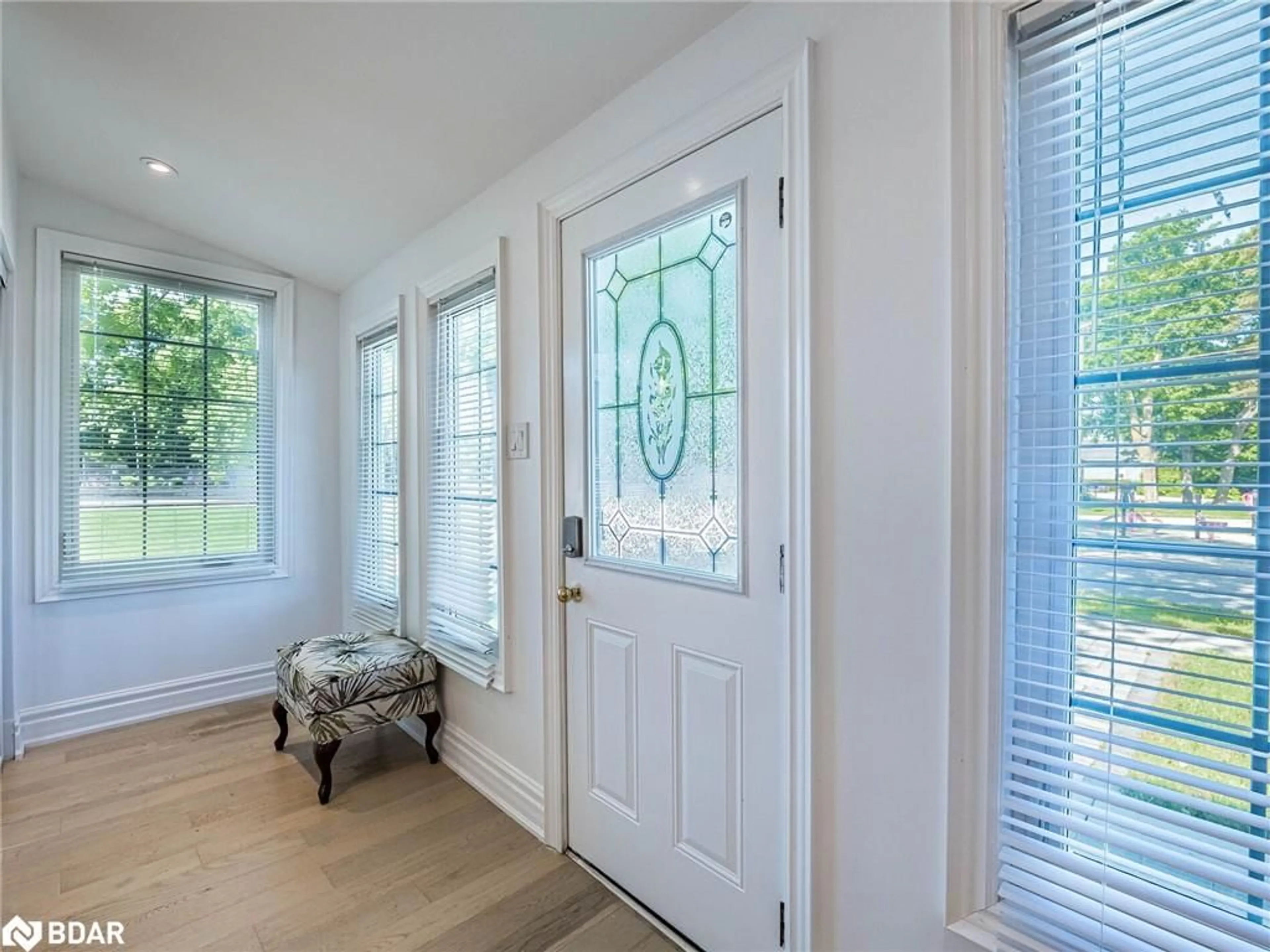 Indoor entryway for 221 Isabella St, Arthur Ontario N0G 1A0