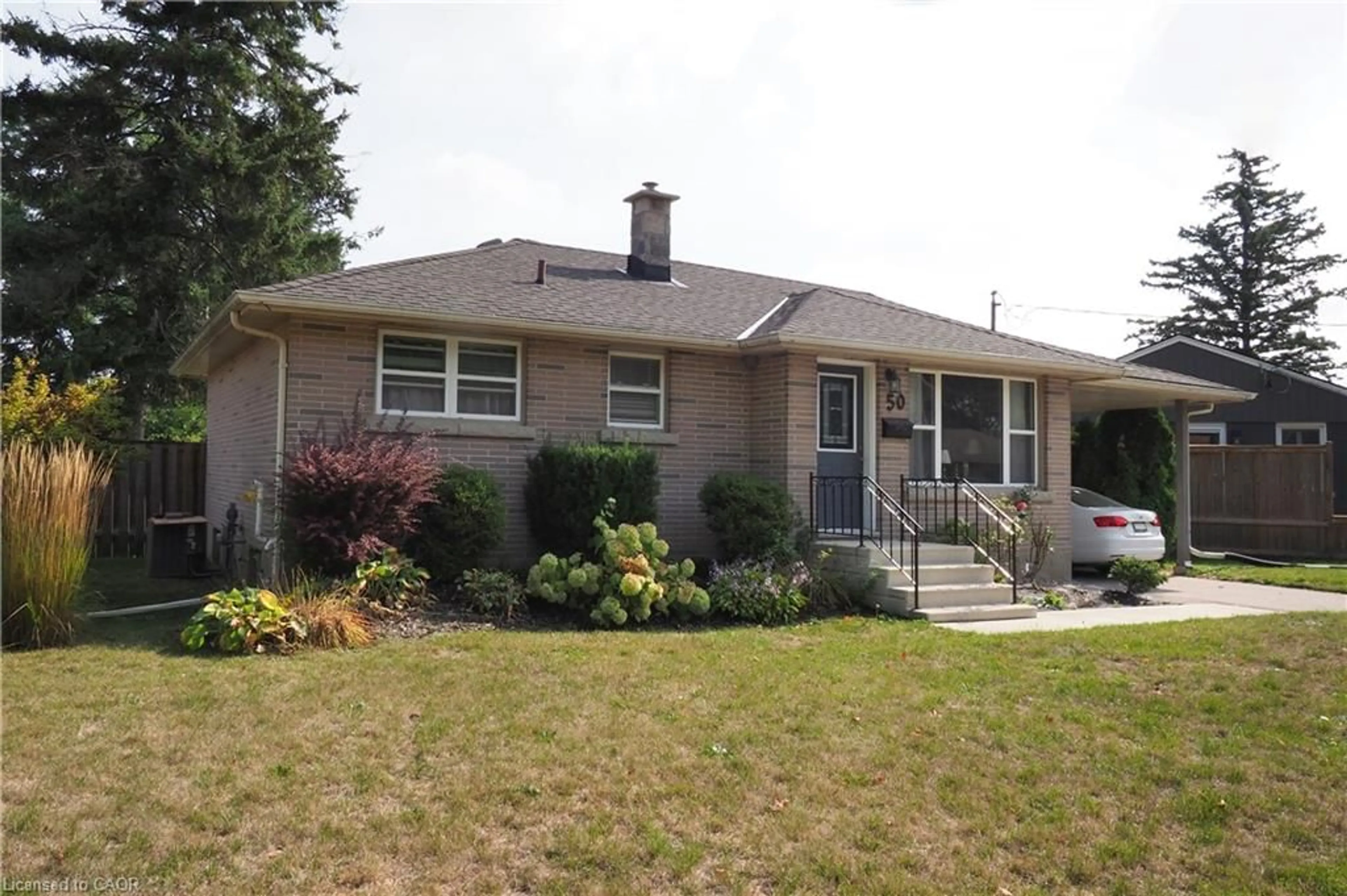 Home with vinyl exterior material, street for 50 Earlscourt Cres, Woodstock Ontario N4S 5H3