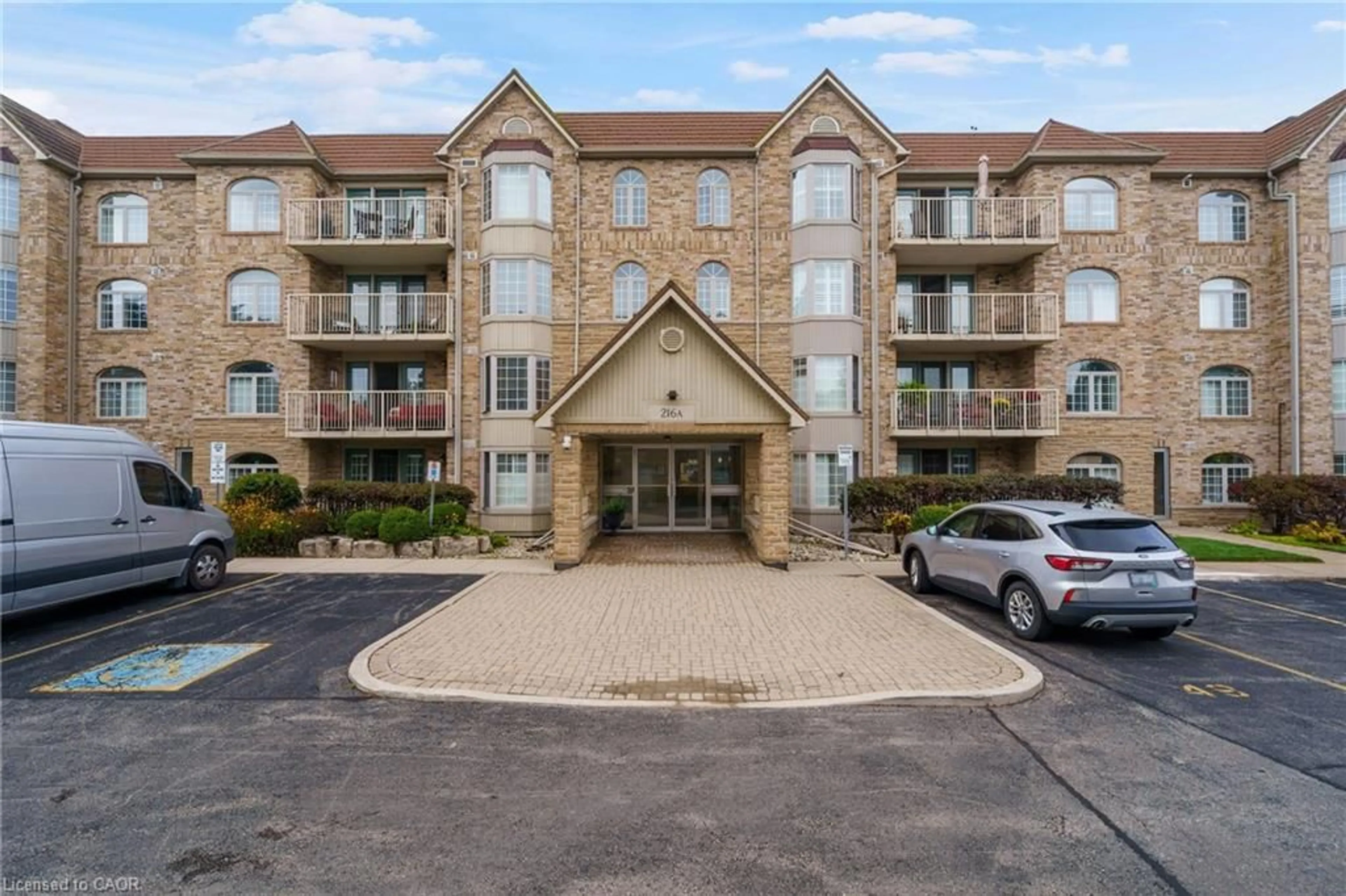 Indoor foyer for 216 Plains Rd #A304, Burlington Ontario L7T 4K8