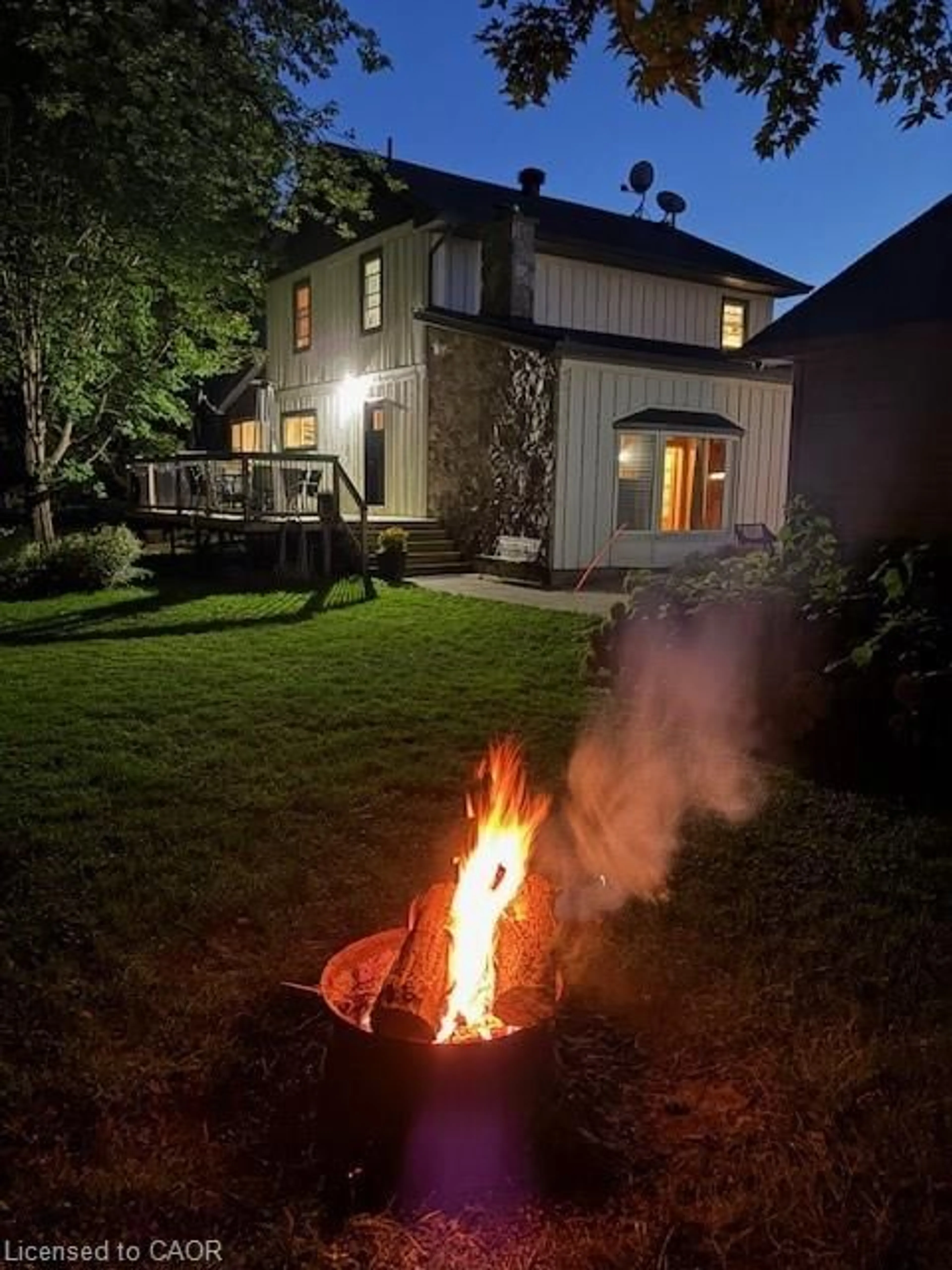 Patio, street for 621 6th Concession Rd, Millgrove Ontario L8B 1N3