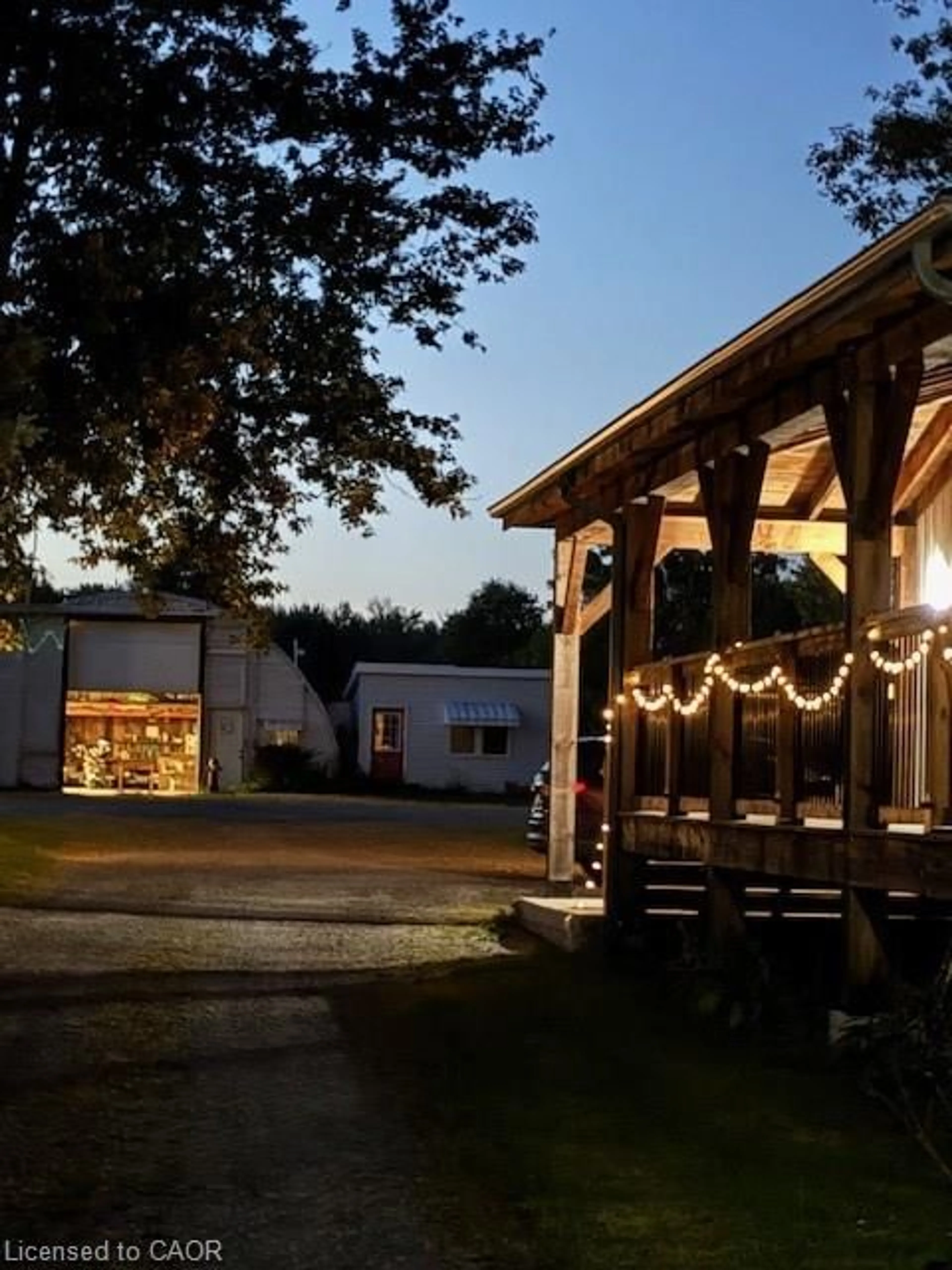 Patio, unknown for 621 6th Concession Rd, Millgrove Ontario L8B 1N3