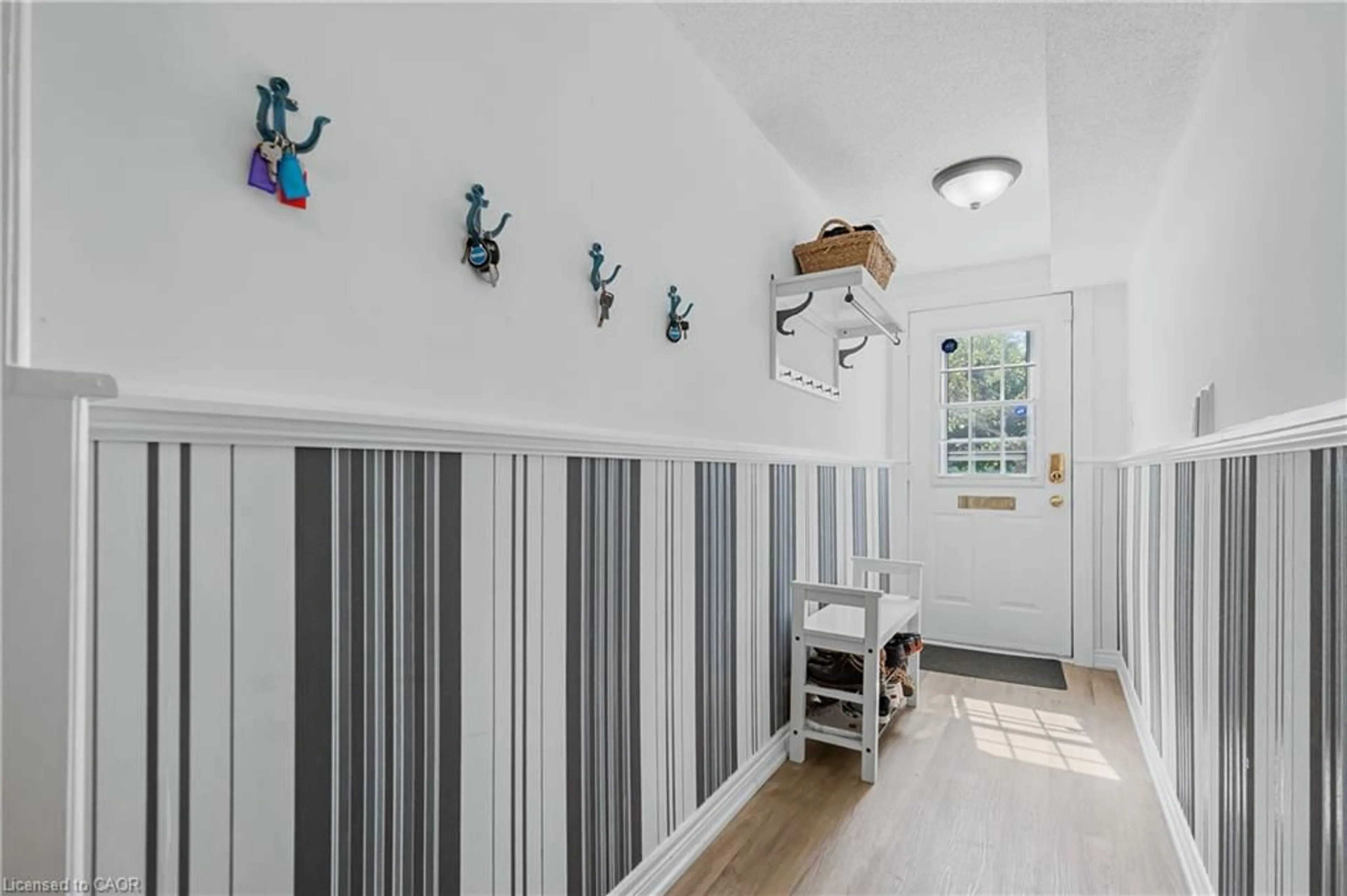Indoor entryway for 301 Carlow Rd #18, Port Stanley Ontario N5L 1B7