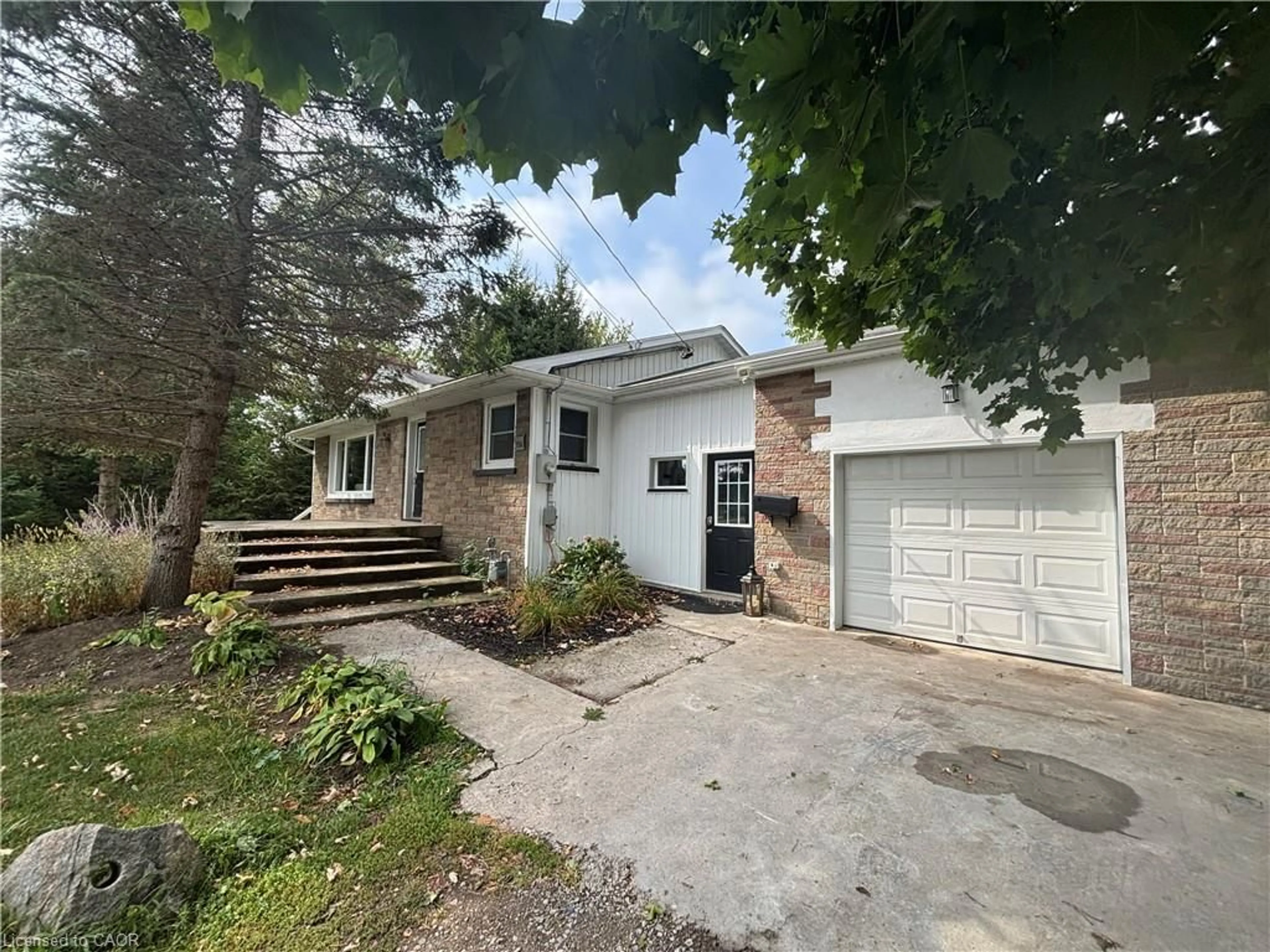 A pic from outside/outdoor area/front of a property/back of a property/a pic from drone, street for 104 Diltz Rd, Dunnville Ontario N1A 2V5