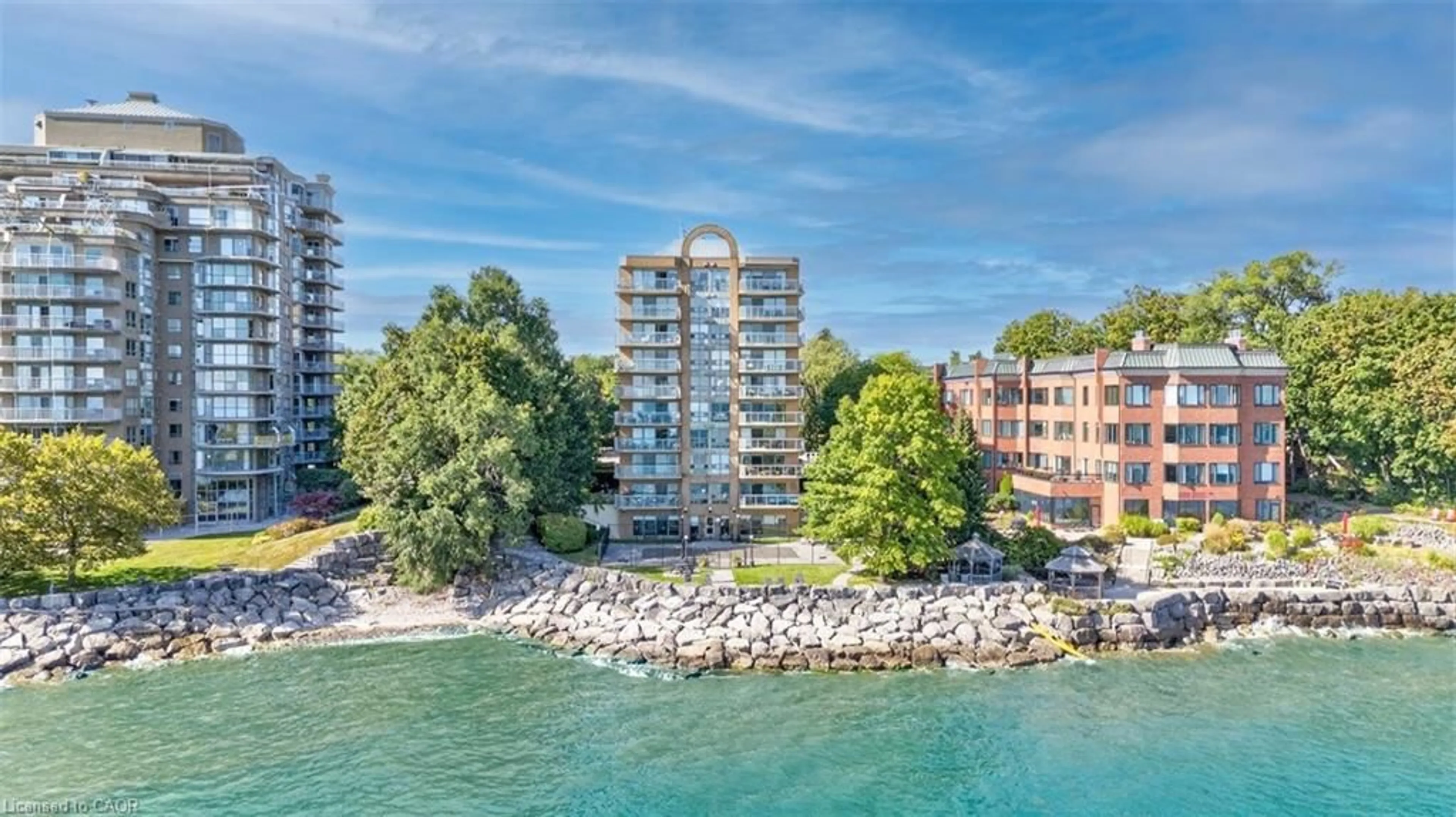 Blurry image for 2210 Lakeshore Rd #203, Burlington Ontario L7R 4J9