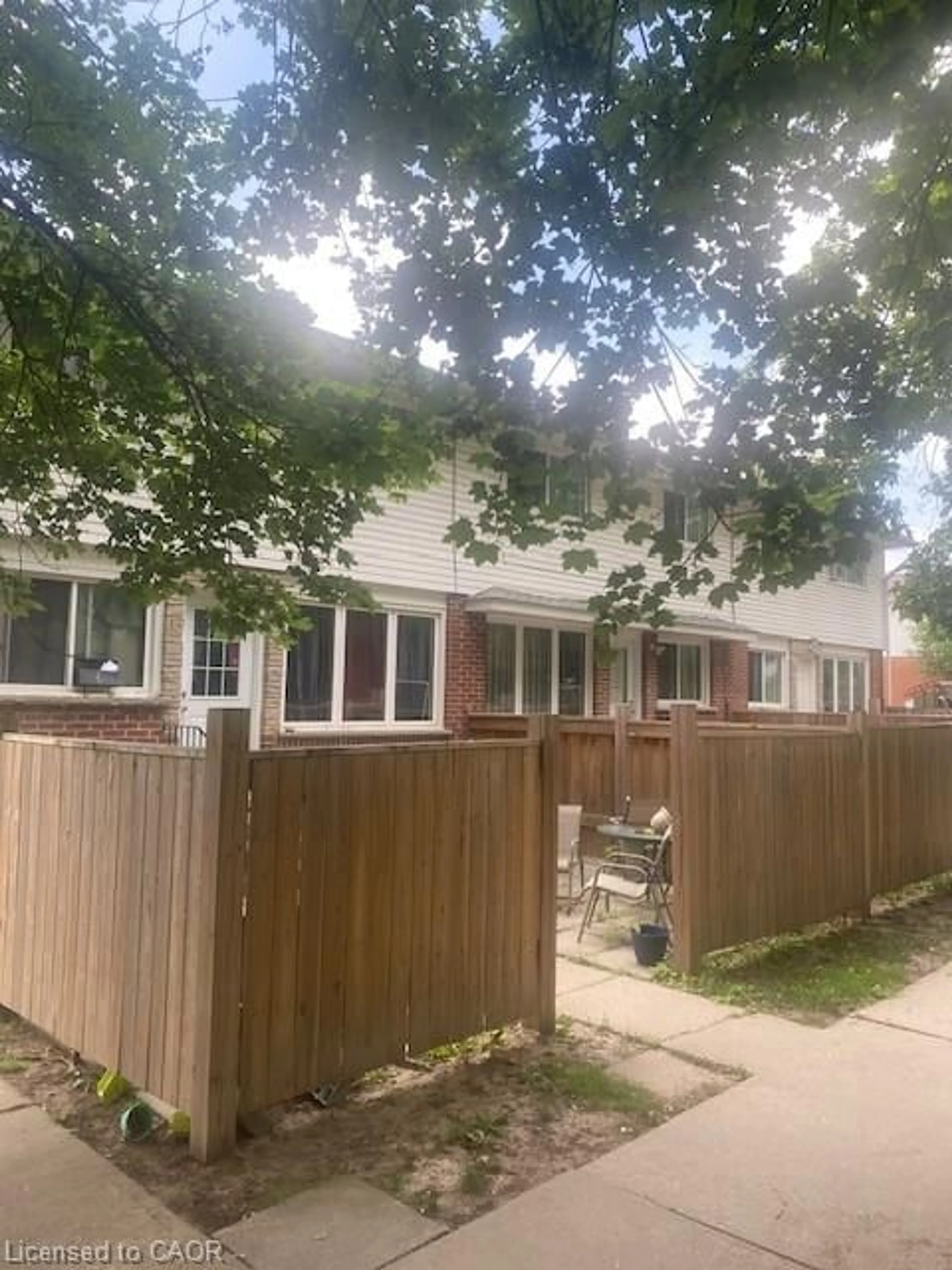 A pic from outside/outdoor area/front of a property/back of a property/a pic from drone, street for 58 Hazelglen Dr, Kitchener Ontario N2M 2E3