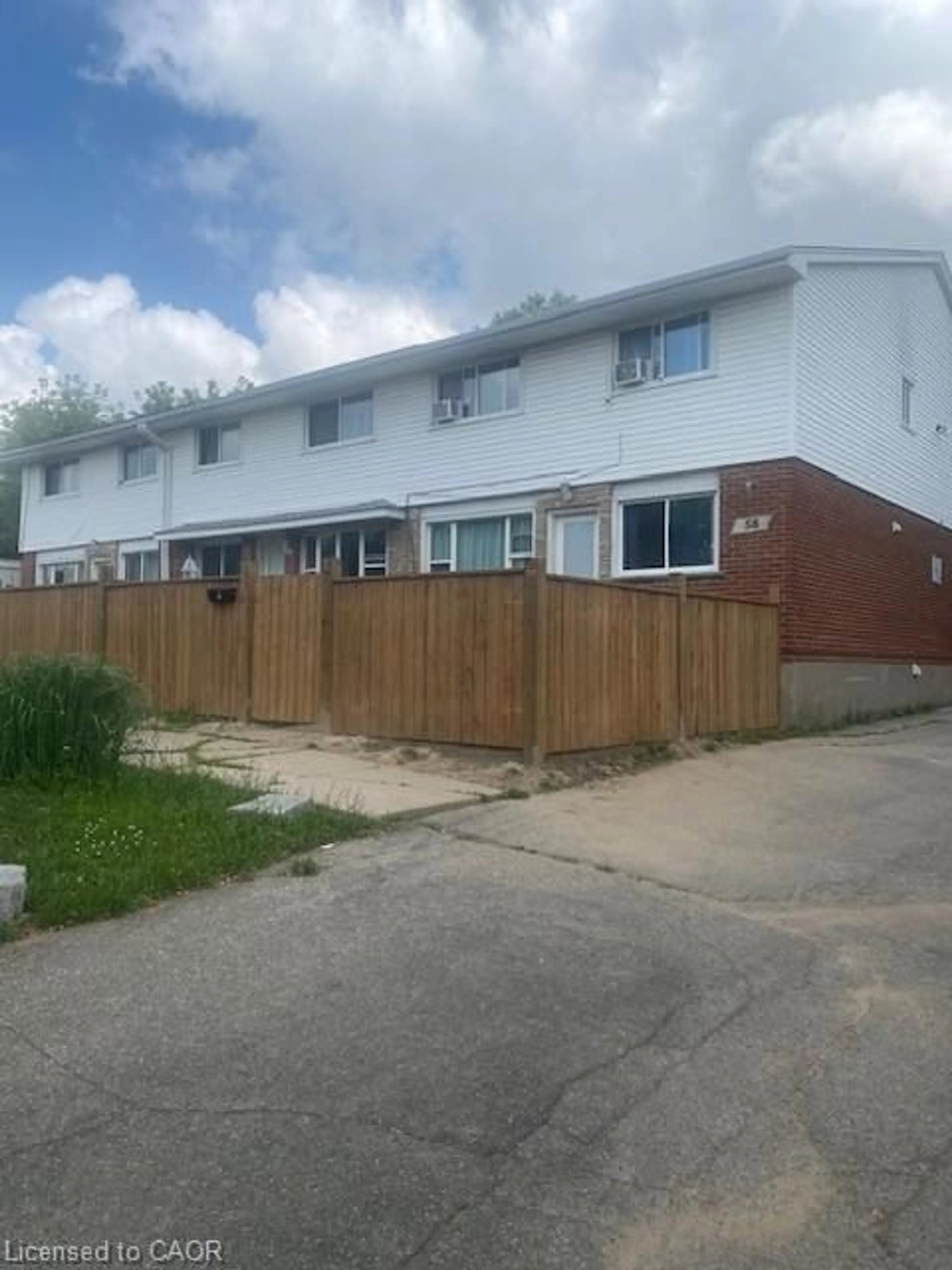 A pic from outside/outdoor area/front of a property/back of a property/a pic from drone, street for 58 Hazelglen Dr, Kitchener Ontario N2M 2E3