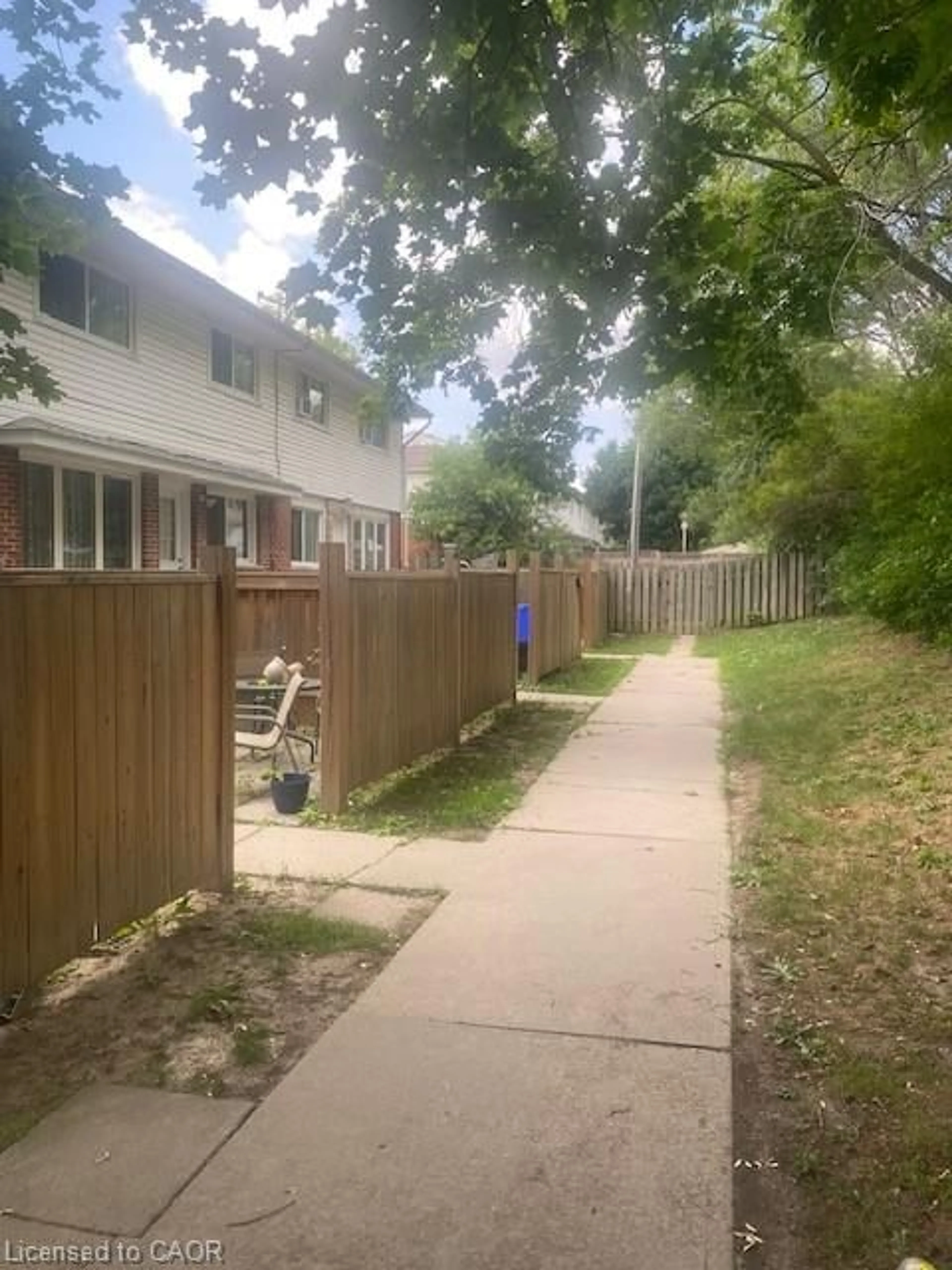 A pic from outside/outdoor area/front of a property/back of a property/a pic from drone, street for 58 Hazelglen Dr, Kitchener Ontario N2M 2E3