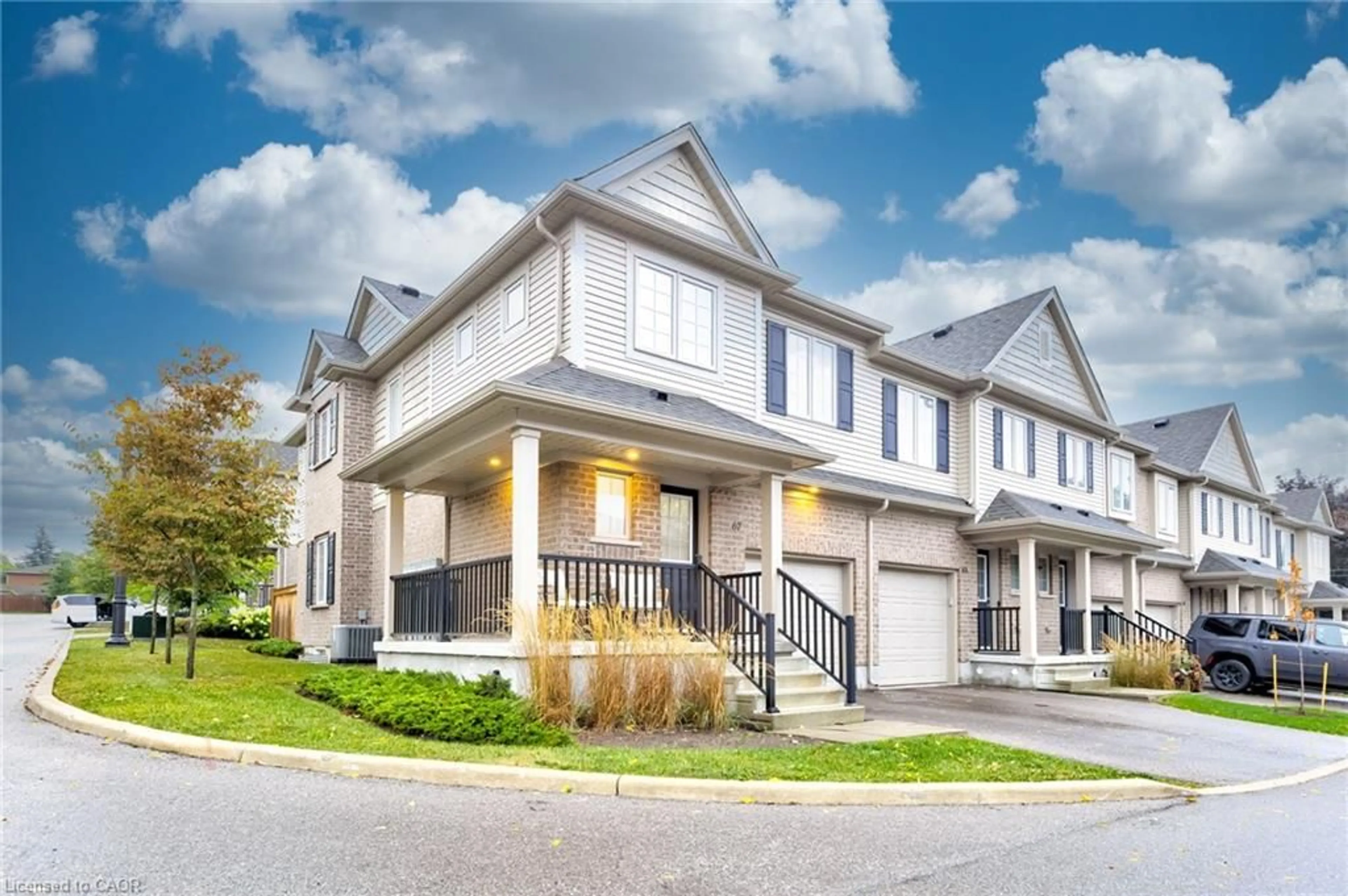 Home with vinyl exterior material, street for 50 Pinnacle Dr Dr #67, Kitchener Ontario N2P 0H8