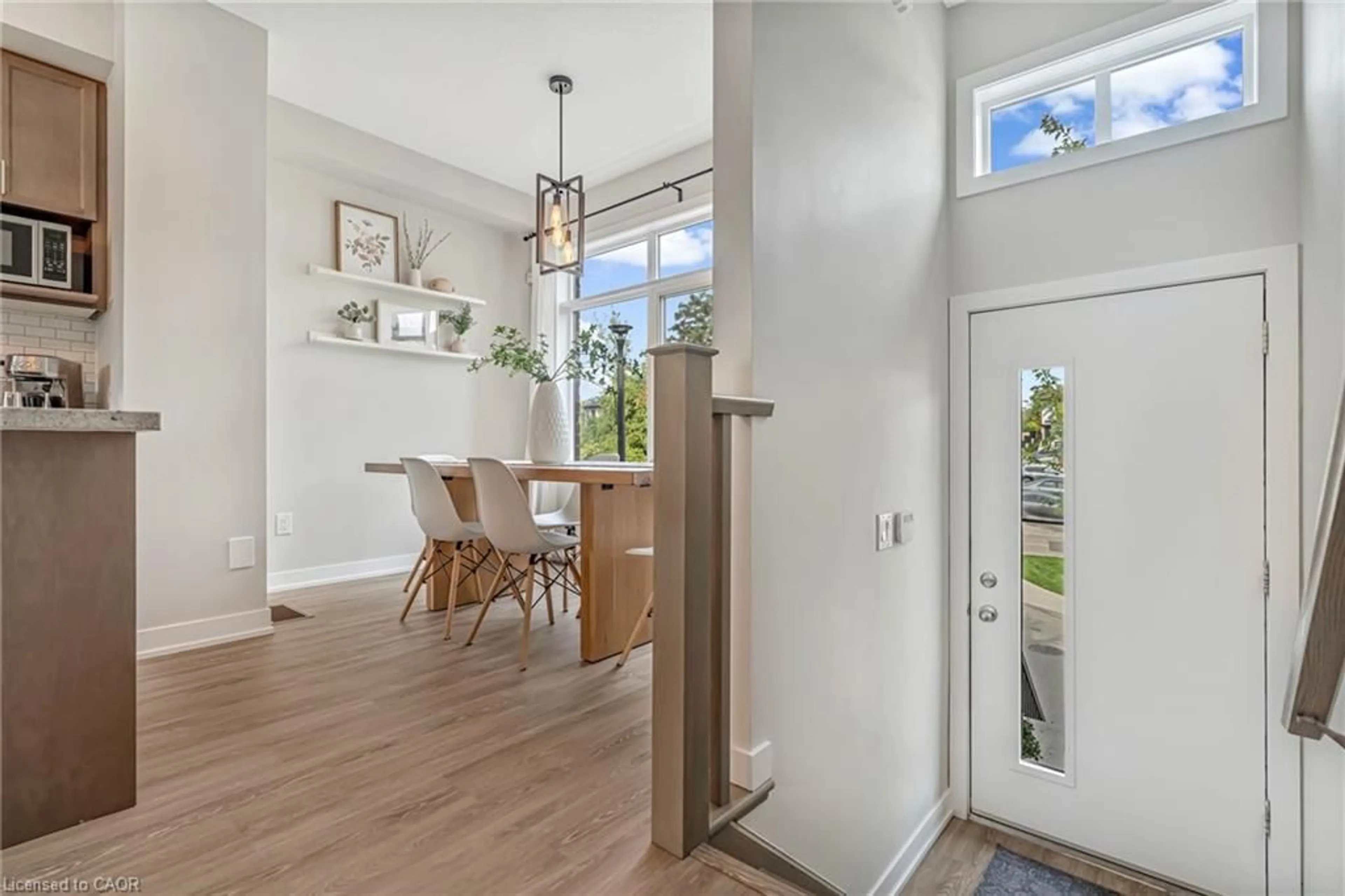 Indoor entryway for 19 Mulhollard Lane, Ancaster Ontario L9G 0H3