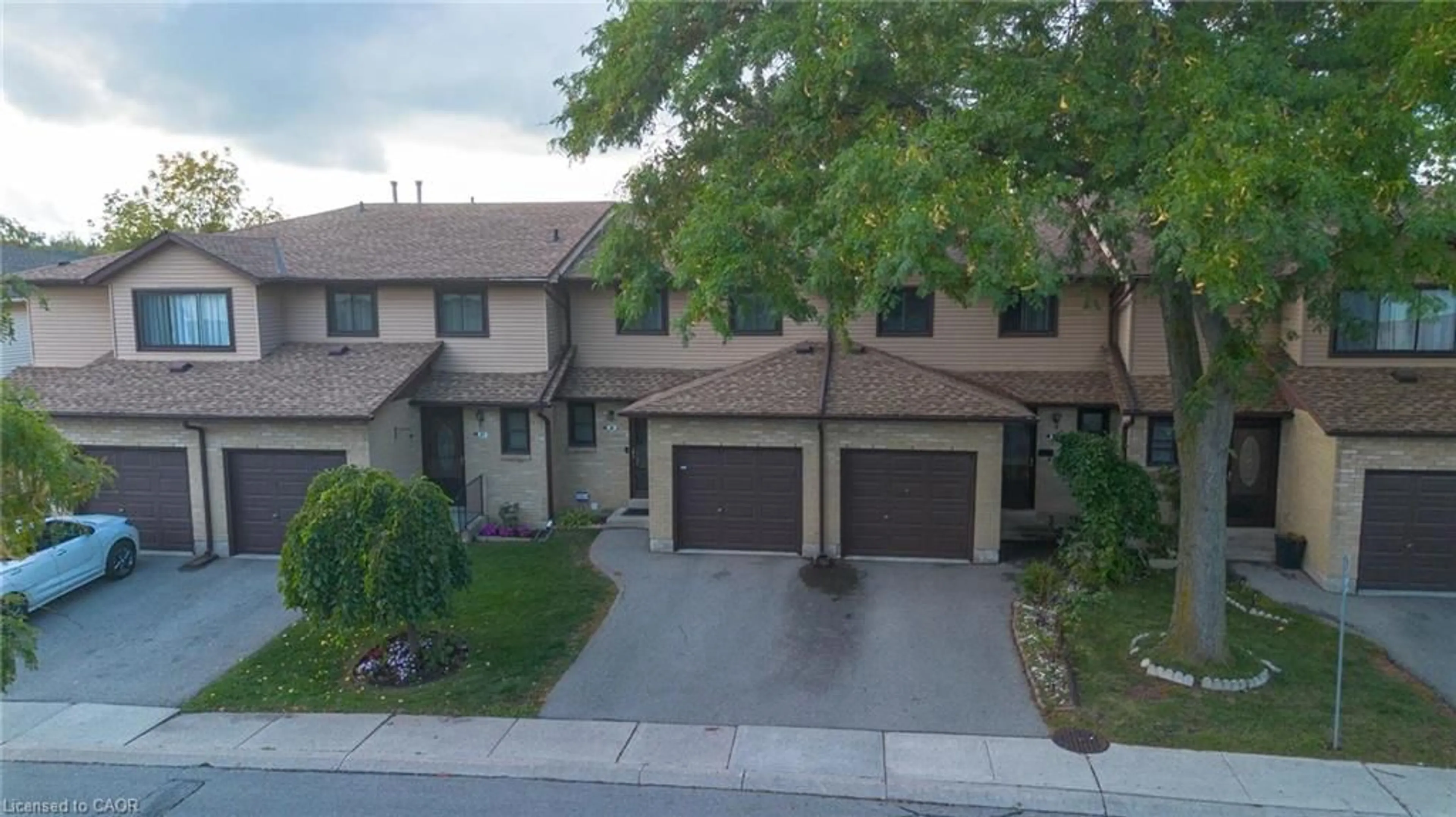 A pic from outside/outdoor area/front of a property/back of a property/a pic from drone, street for 860 Rymal Rd #48, Hamilton Ontario L8W 2X7