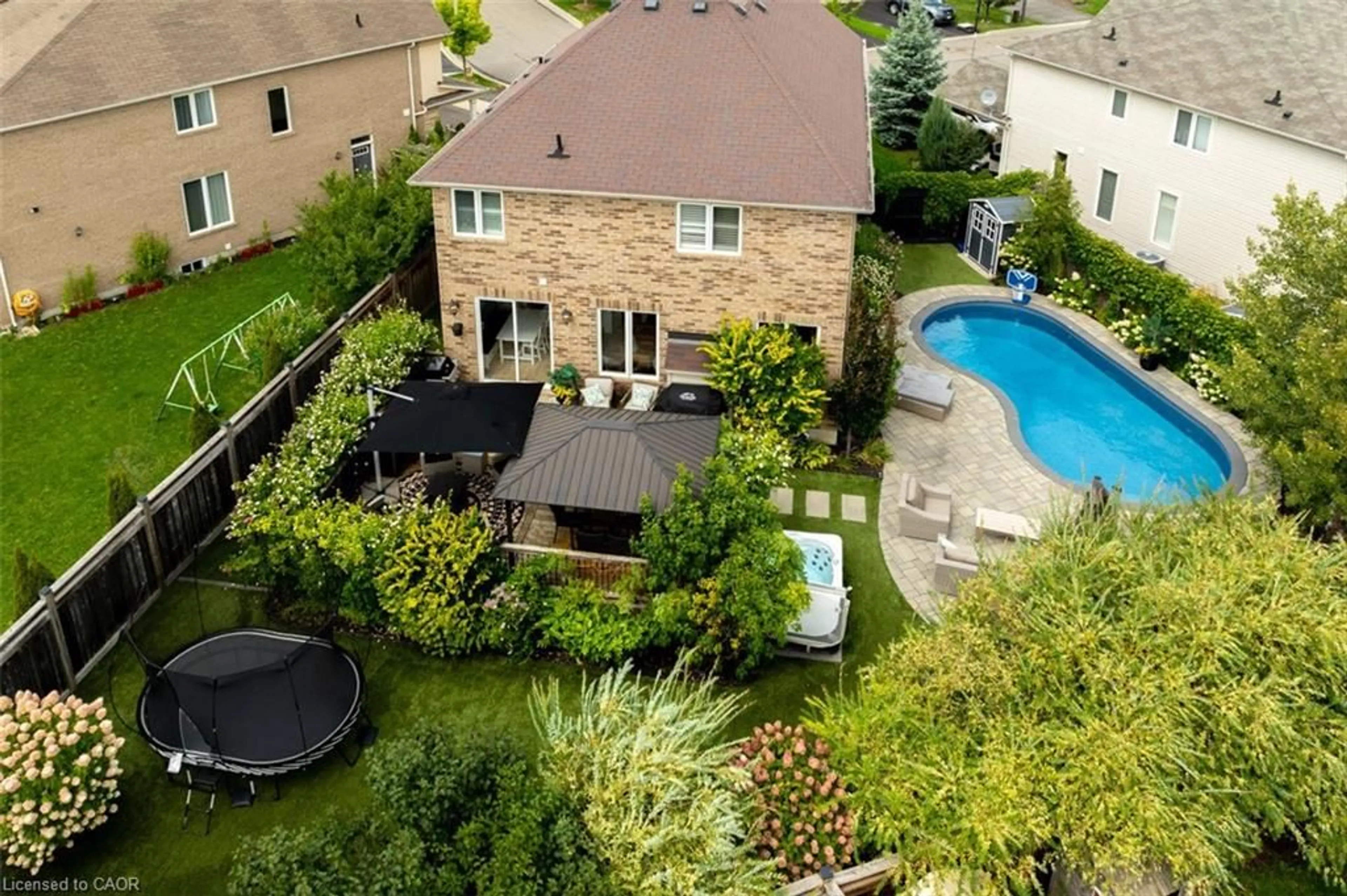 A pic from outside/outdoor area/front of a property/back of a property/a pic from drone, street for 444 Carbert Cres, Milton Ontario L9T 8H8