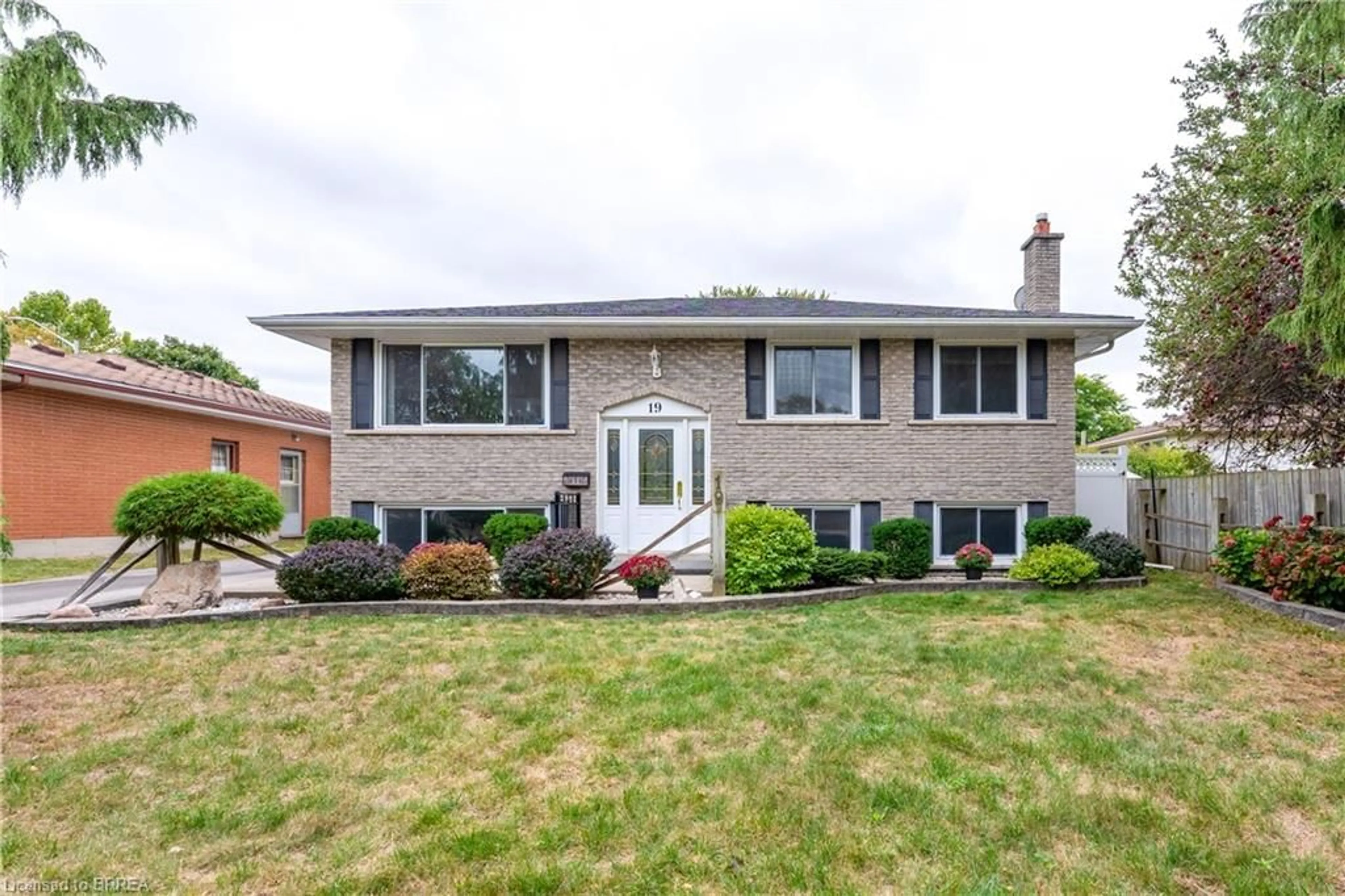 Home with brick exterior material, street for 19 Melbourne Cres, Brantford Ontario N3S 7G2