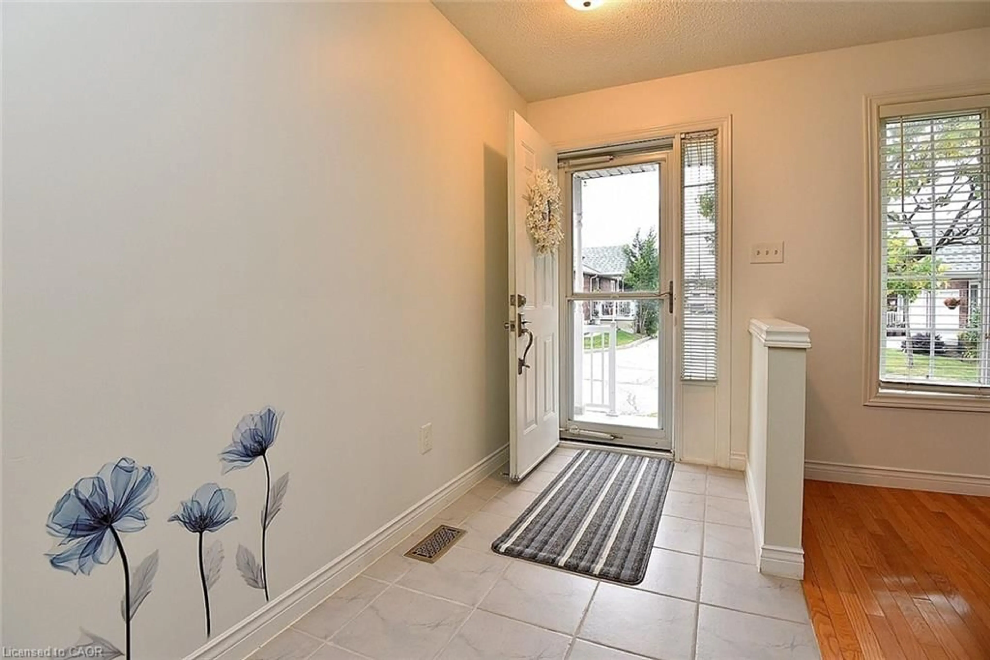 Indoor entryway for 243 Fennell Ave #13, Hamilton Ontario L9A 1S8