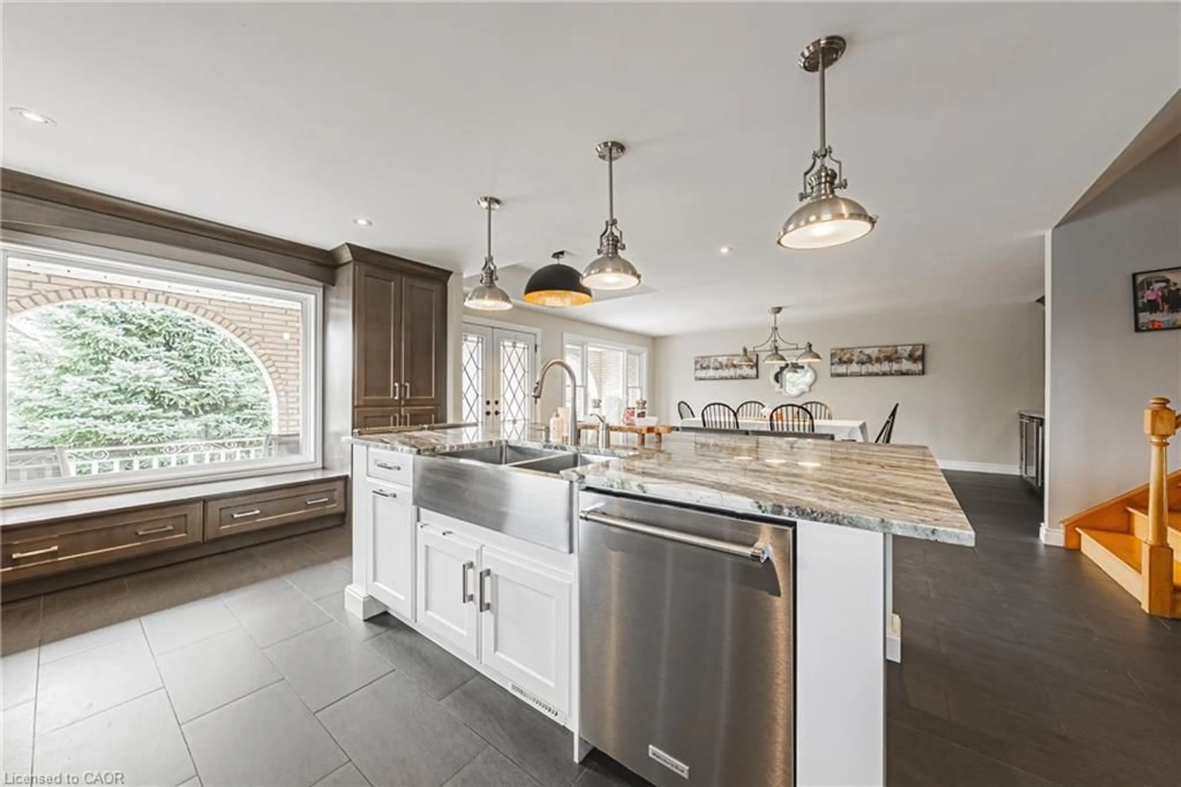 Open concept kitchen, ceramic/tile floor for 95 Ellington Ave, Stoney Creek Ontario L8E 3T5