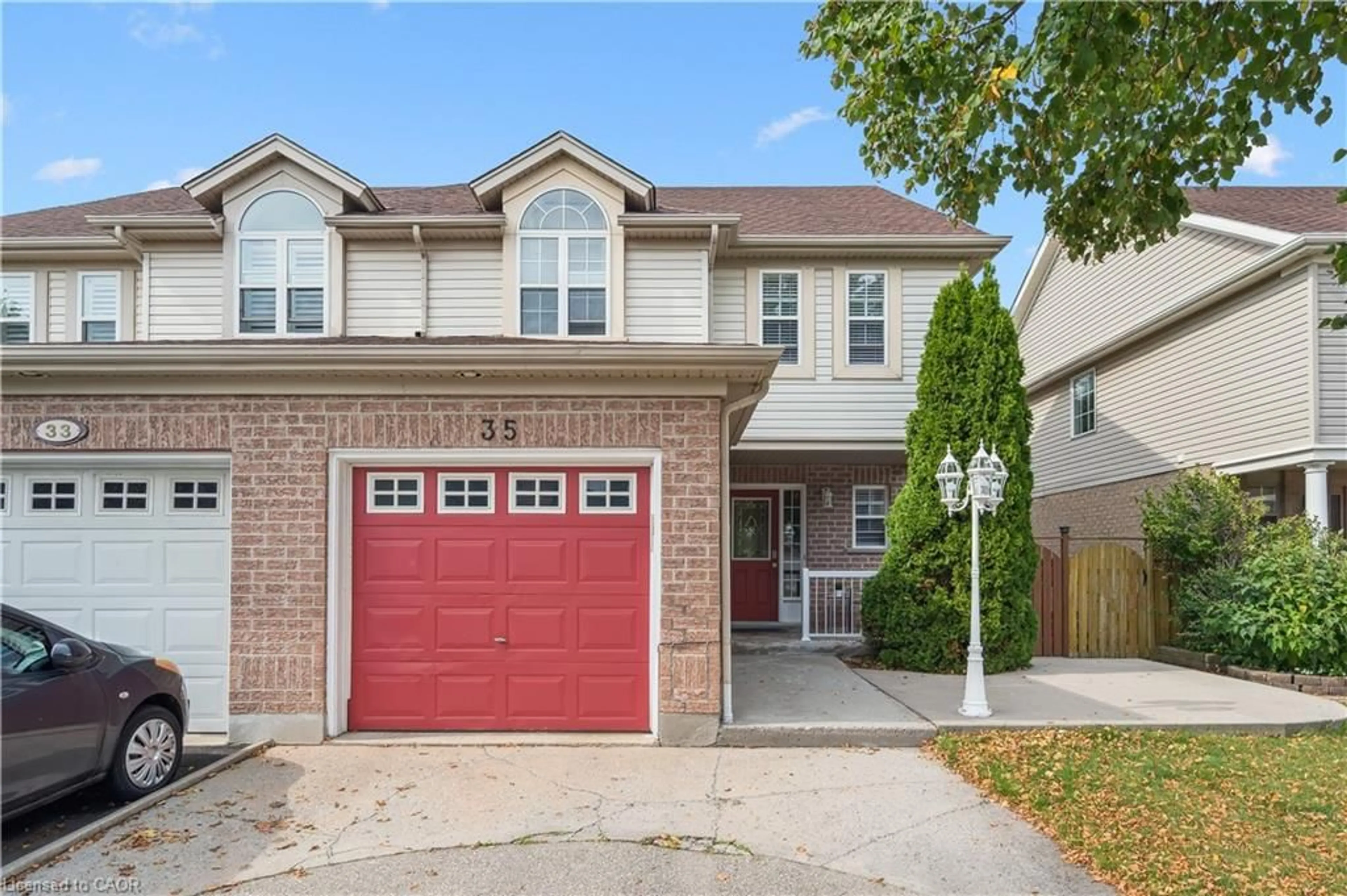 Home with brick exterior material, street for 35 Small Crt, Cambridge Ontario N1R 8M3