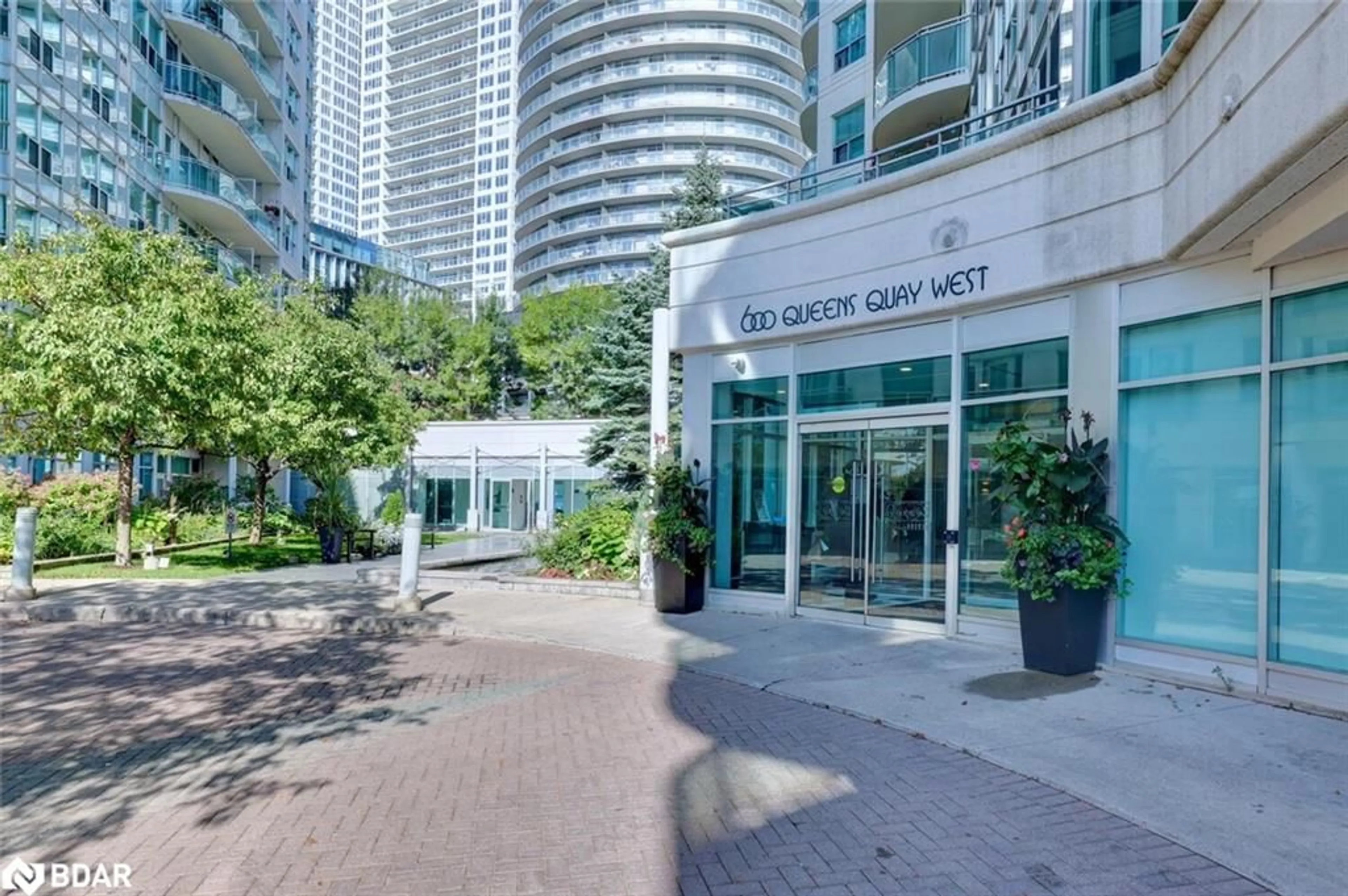Indoor foyer for 600 Queens Quay #633, Toronto Ontario M5V 3M3