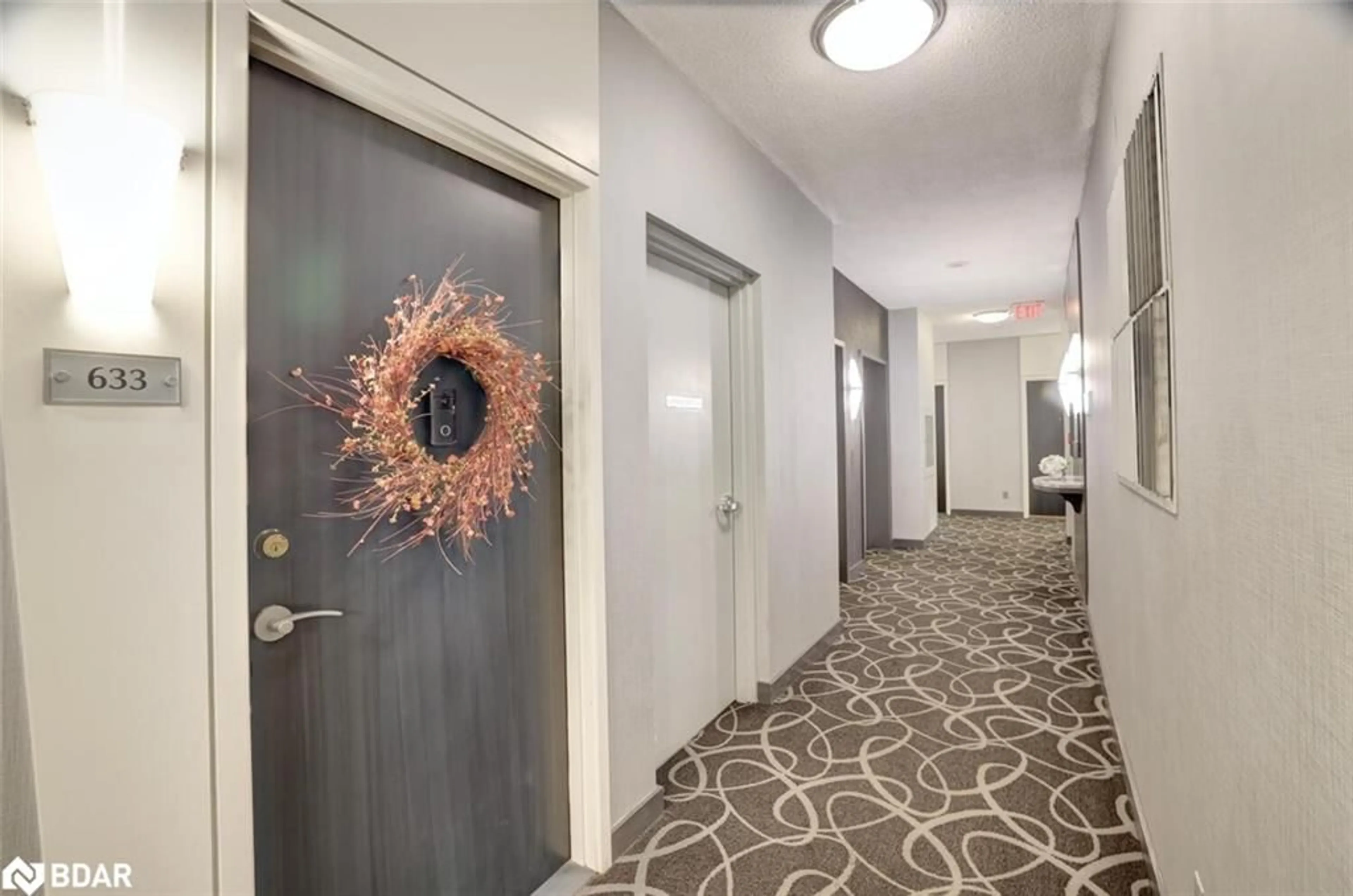 Indoor foyer for 600 Queens Quay #633, Toronto Ontario M5V 3M3