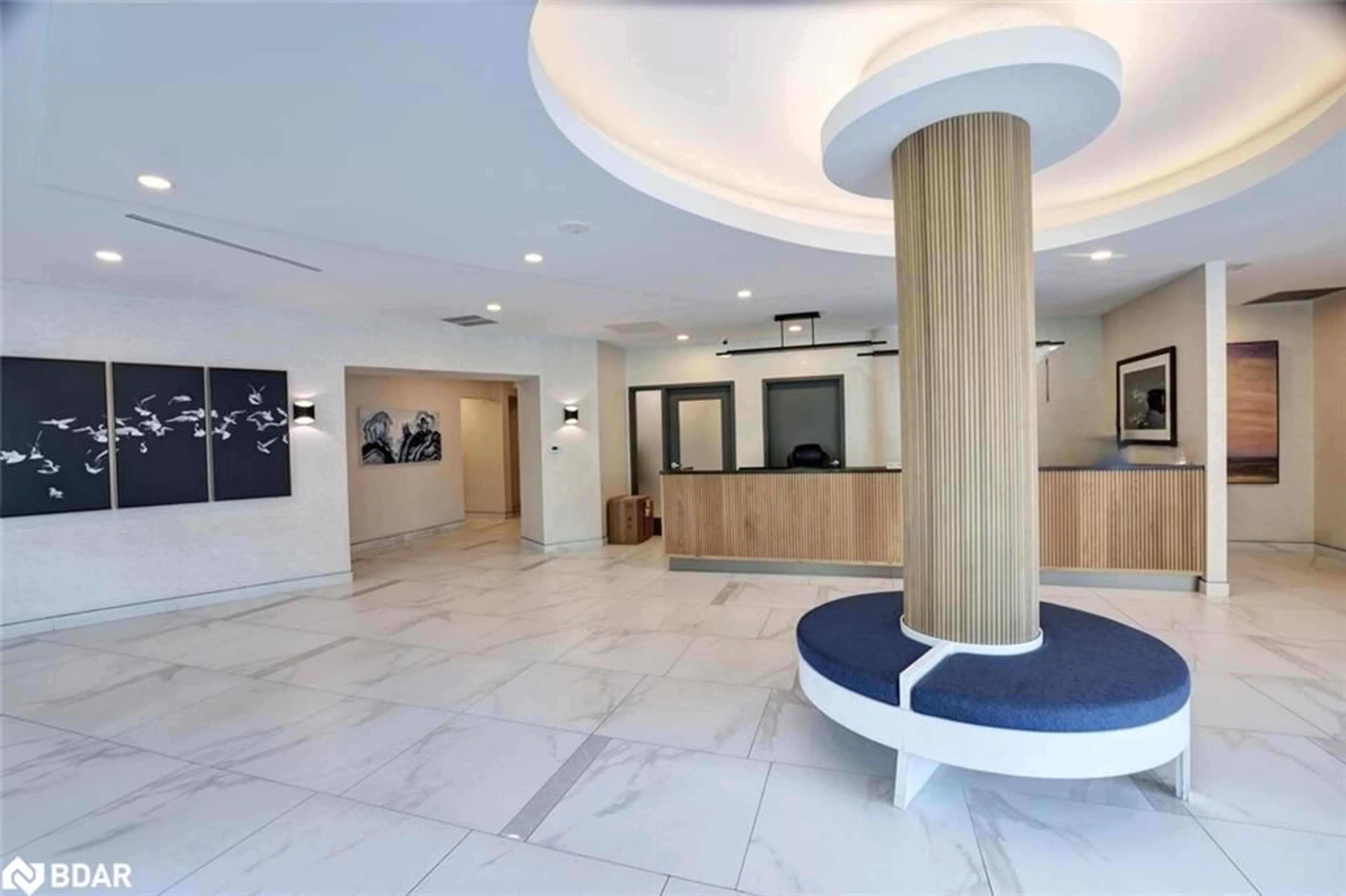 Lobby for 600 Queens Quay #633, Toronto Ontario M5V 3M3